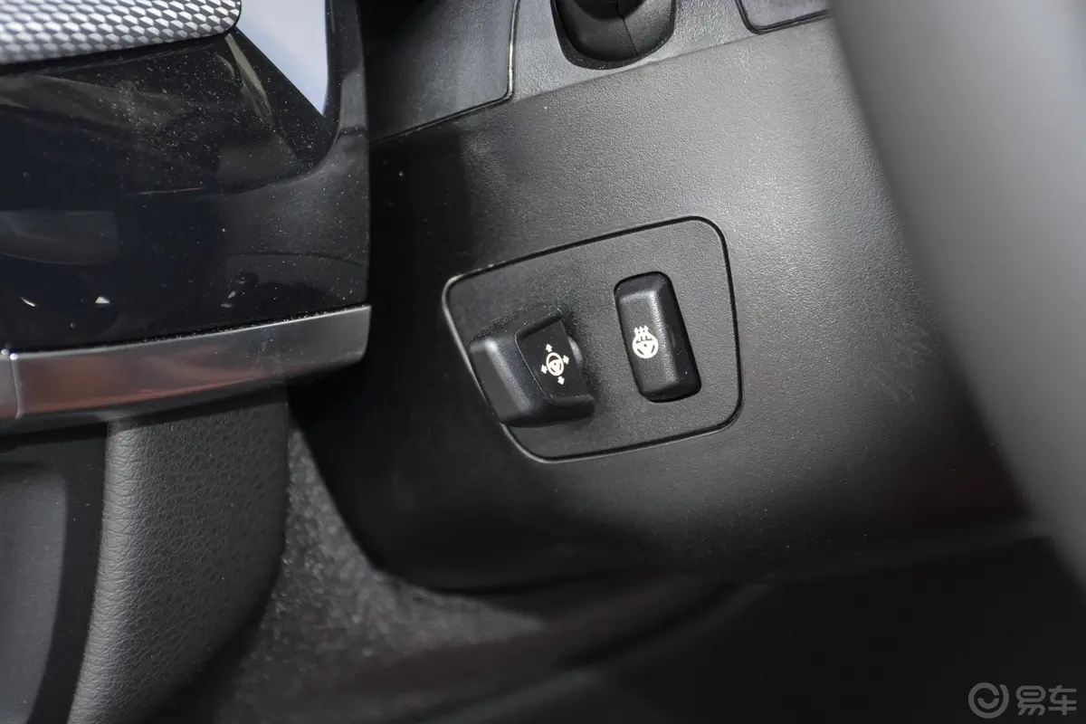 宝马X6xDrive35i 尊享版M运动套装方向盘调节