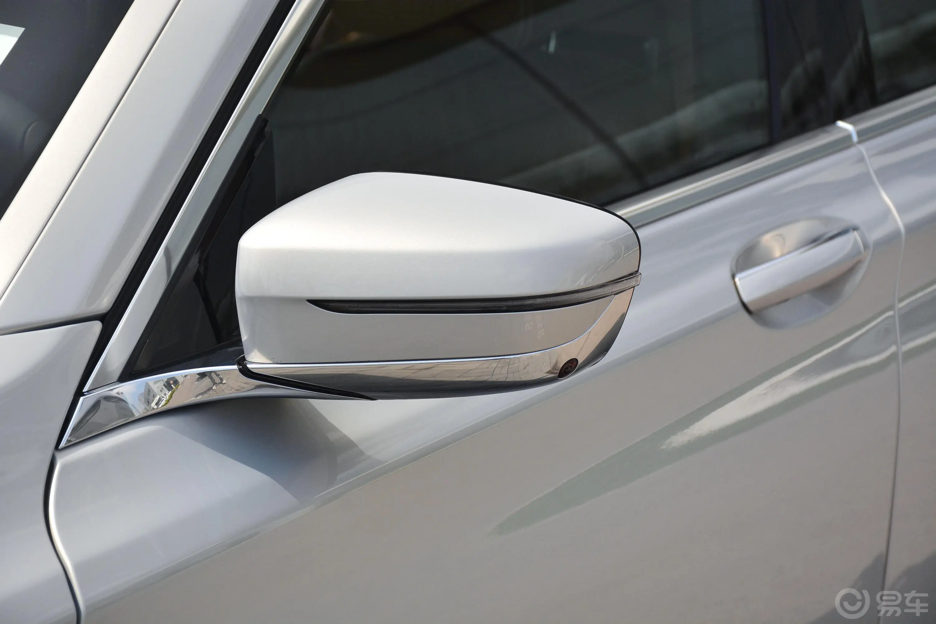 宝马7系740Li xDrive 尊享版 M运动套装主驾驶后视镜背面