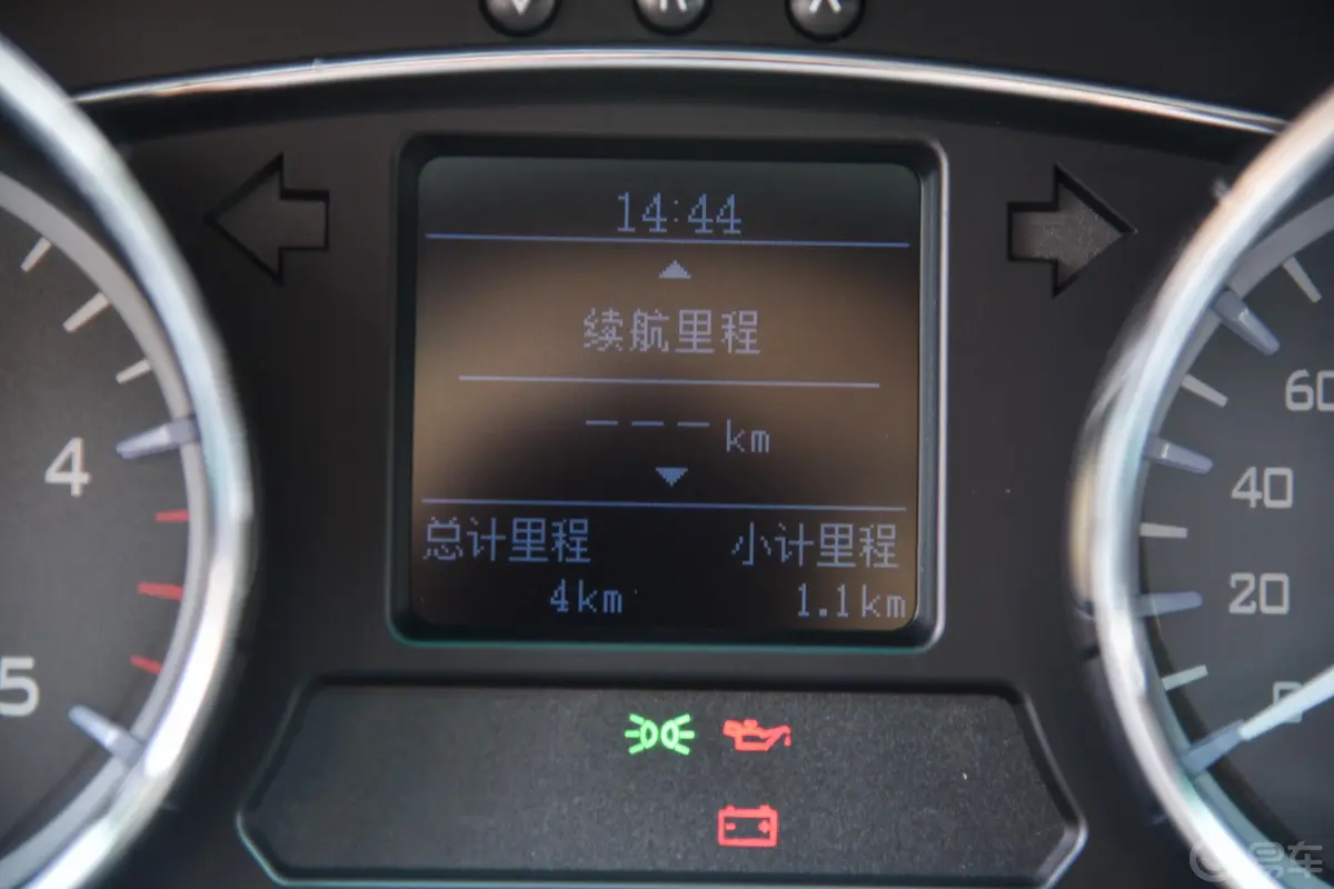 江淮T8标双 2.0T 手动 四驱 智联版 汽油内饰