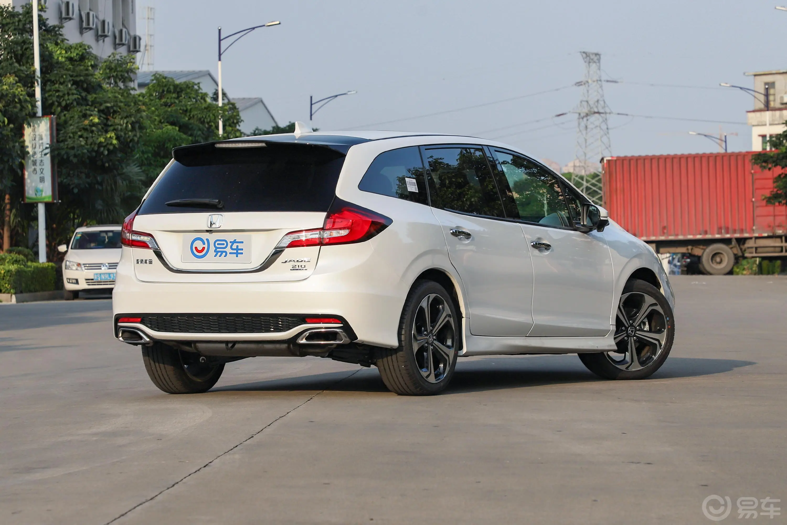 杰德210TURBO CVT 豪华版 5座侧后45度车头向右水平