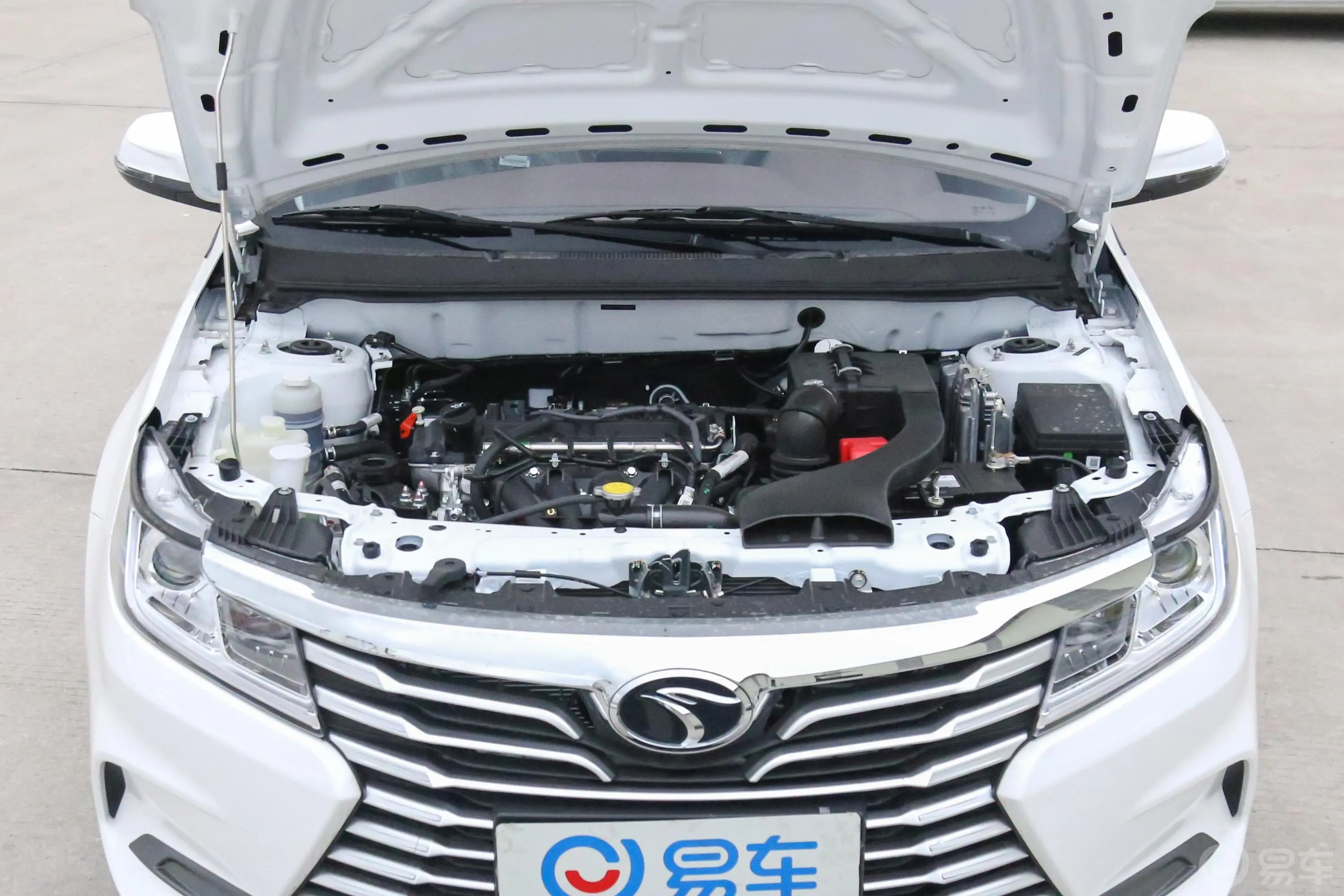 东南A5翼舞1.5L CVT 豪华版 国V发动机舱整体