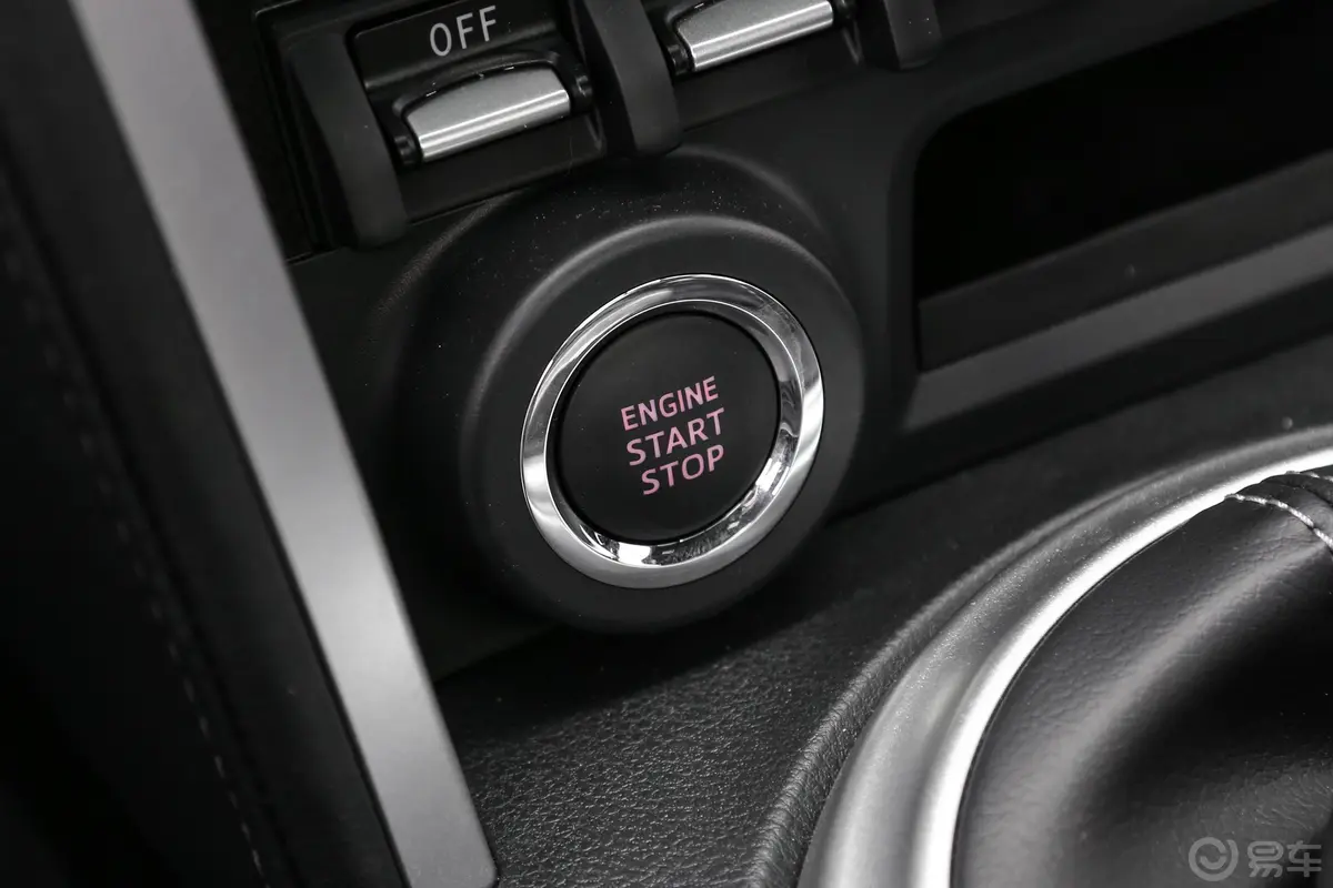 丰田862.0L 手动 豪华版钥匙孔或一键启动按键