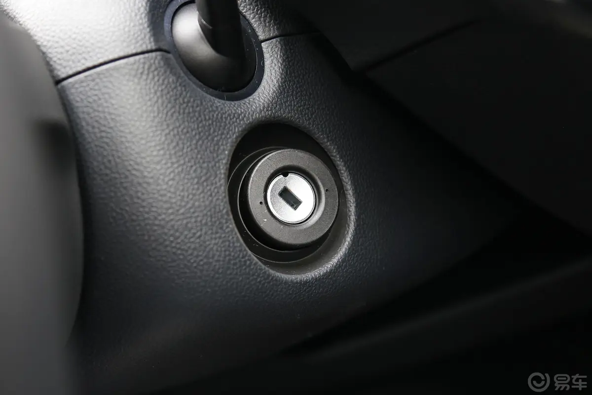 PoloPlus 1.5L 手自一体 炫彩科技版钥匙孔或一键启动按键
