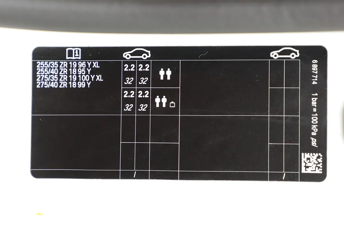 宝马Z4sDrive 25i M运动耀夜套装胎压信息铭牌