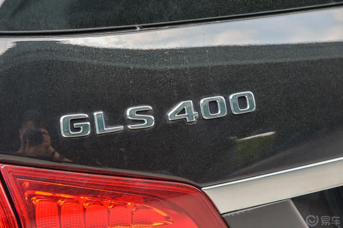 奔驰GLSGLS 400 4MATIC 动感型臻藏版外观