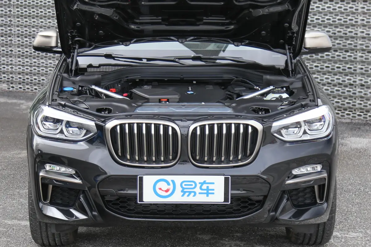 宝马X3xDrive 25i M钛金特别版发动机舱整体