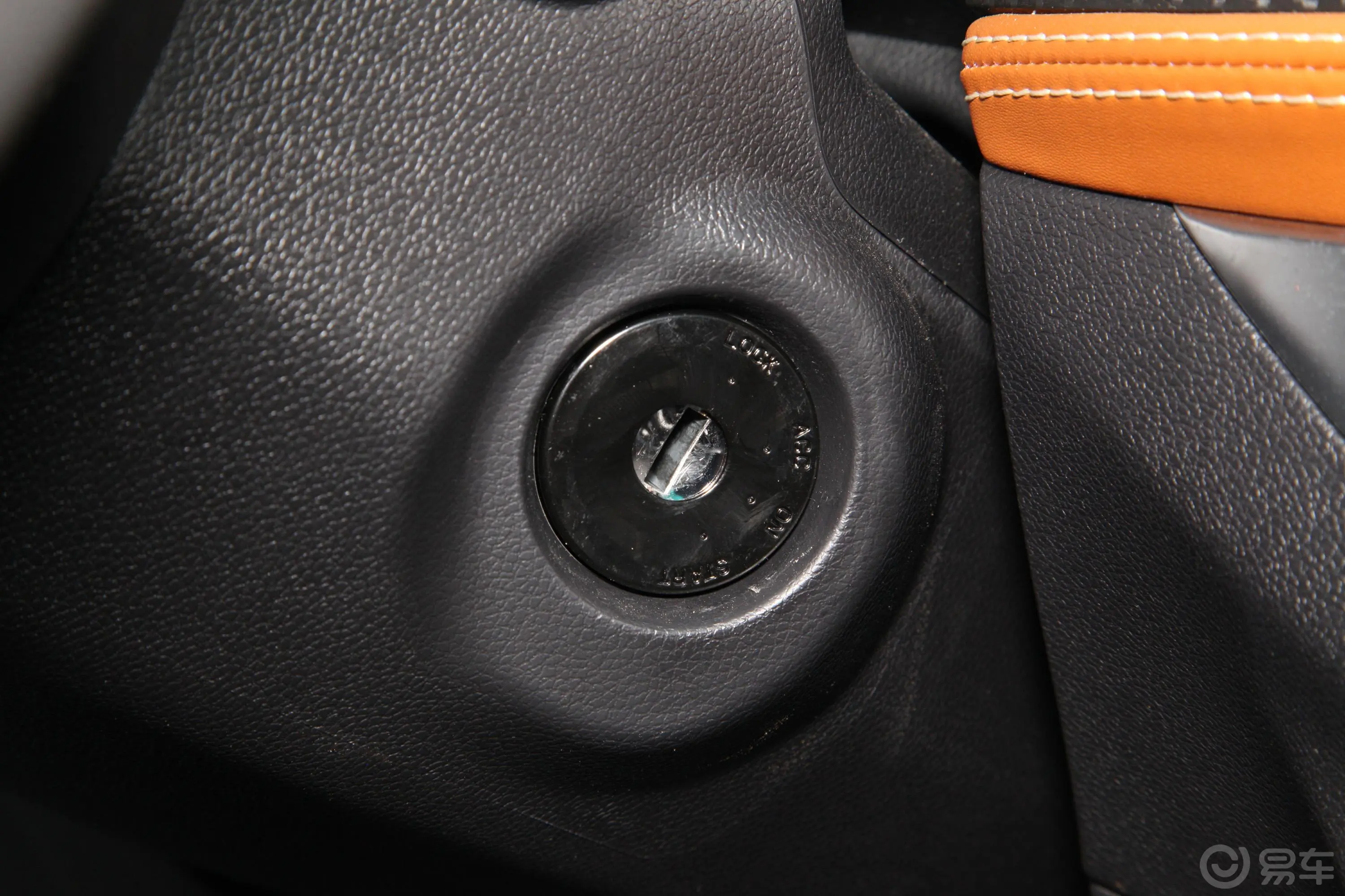 众泰T3001.5L 手动 小强版钥匙孔或一键启动按键