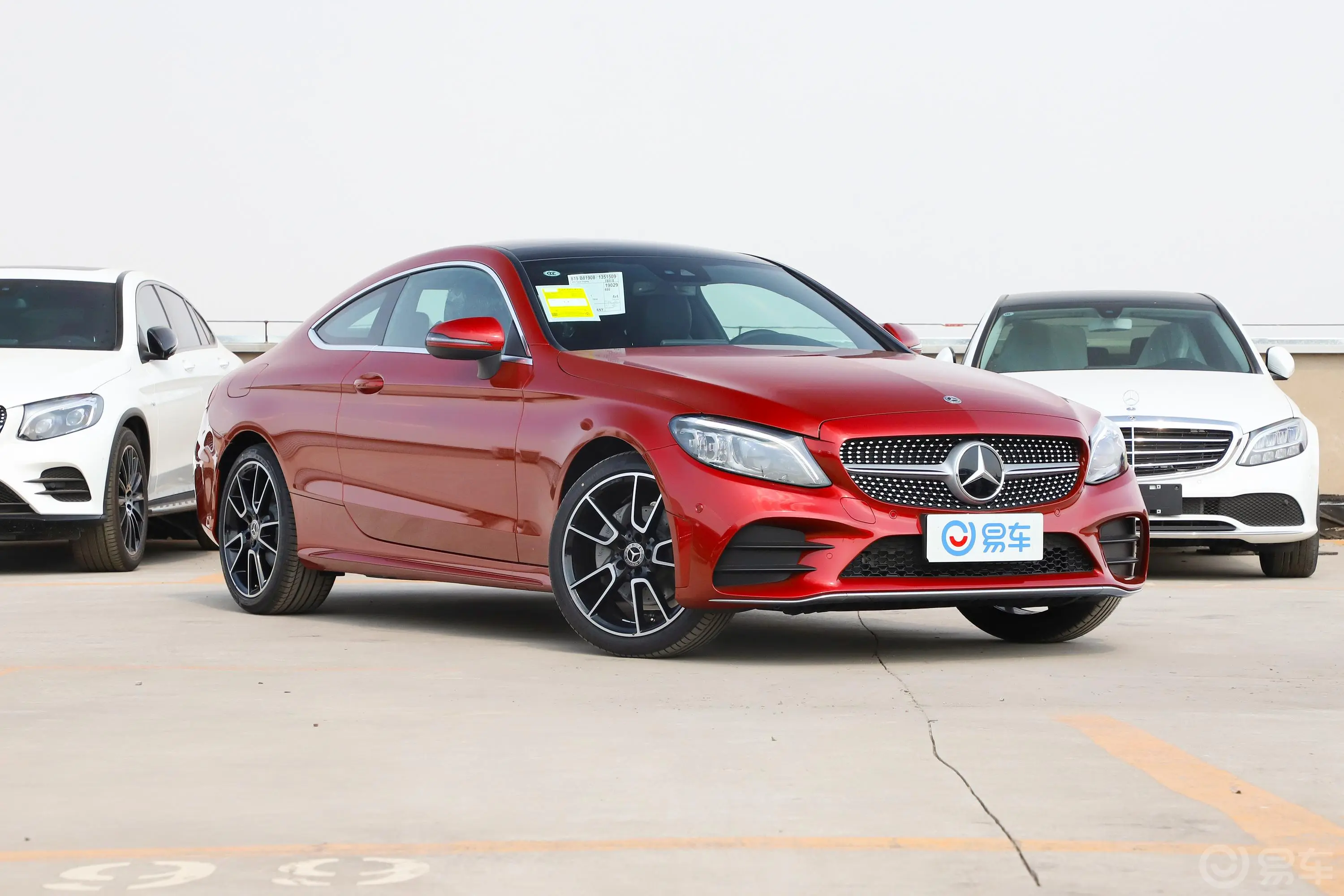 奔驰C级(进口)C 260 4MATIC 轿跑车发动机舱盖内侧