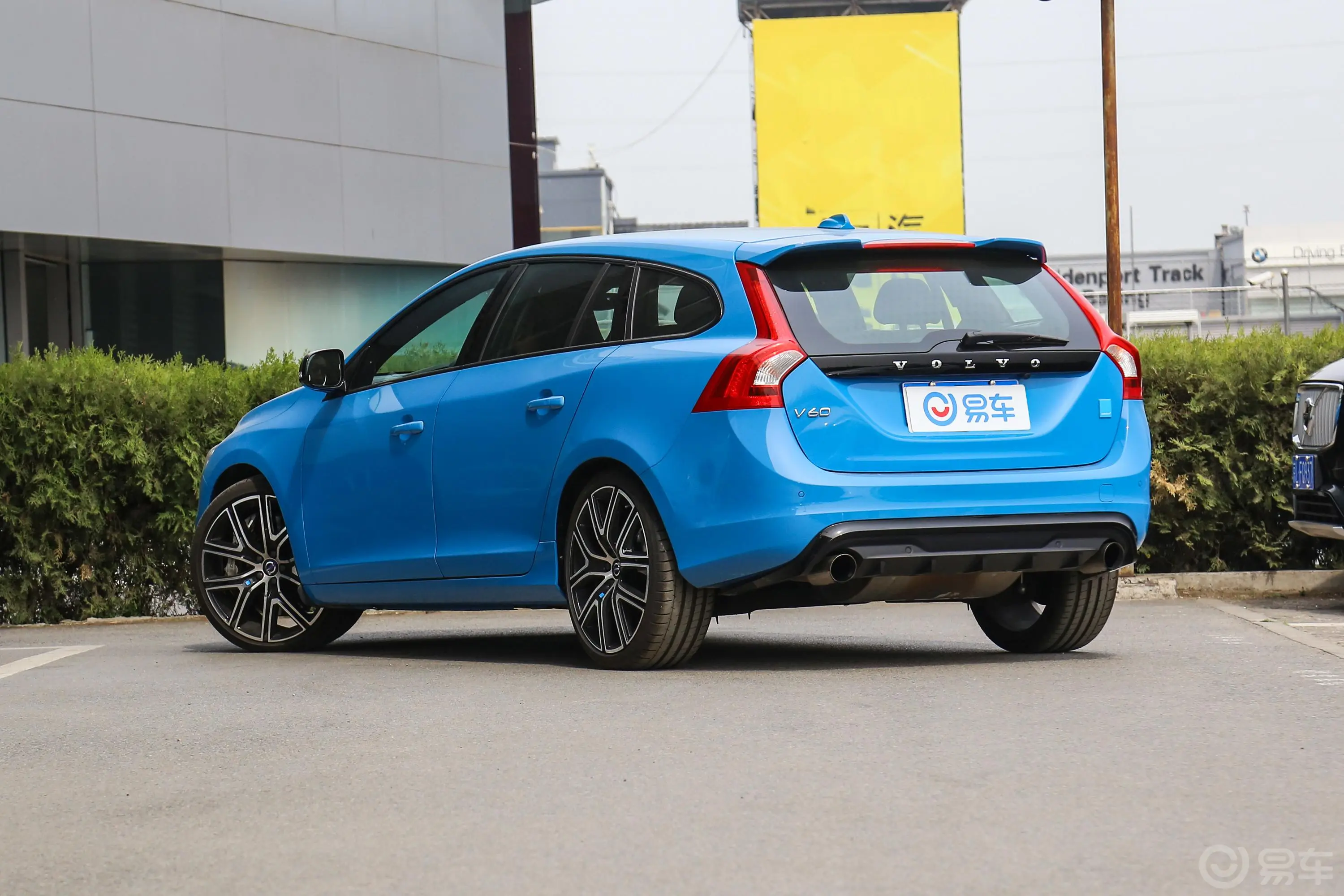 沃尔沃V60Polestar 国V侧后45度车头向左水平