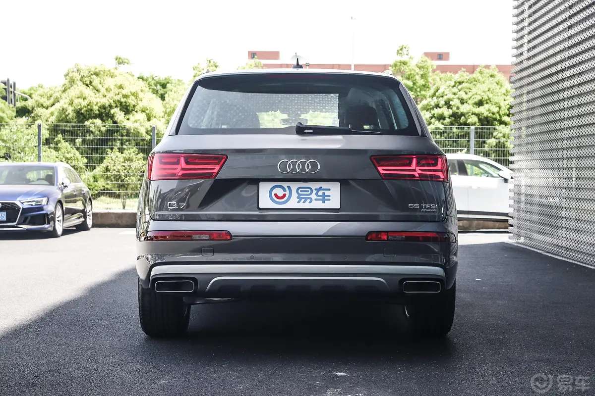 奥迪Q755 TFSI 技术版外观