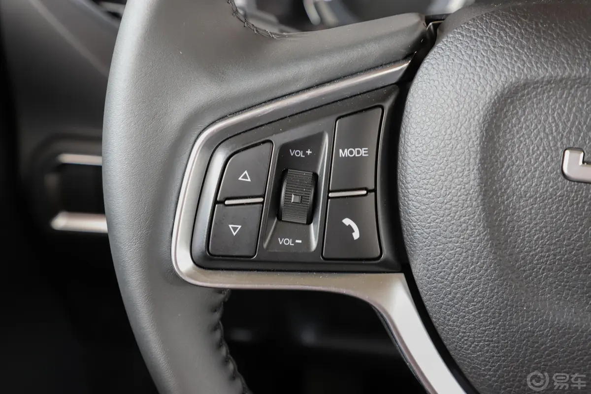 瑞迈S加长版 2.5T 手动 四驱 超豪华款 柴油 国V左侧方向盘功能按键