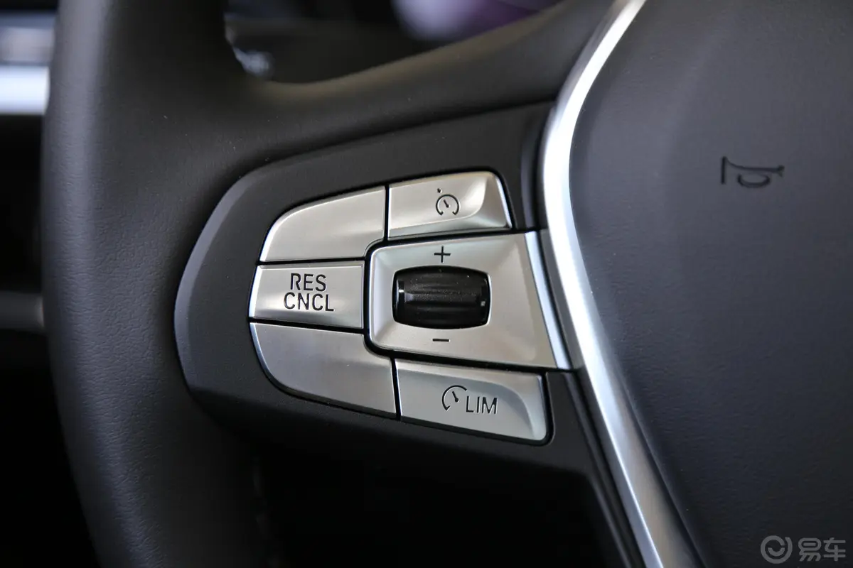 宝马X3xDrive 28i 豪华套装左侧方向盘功能按键