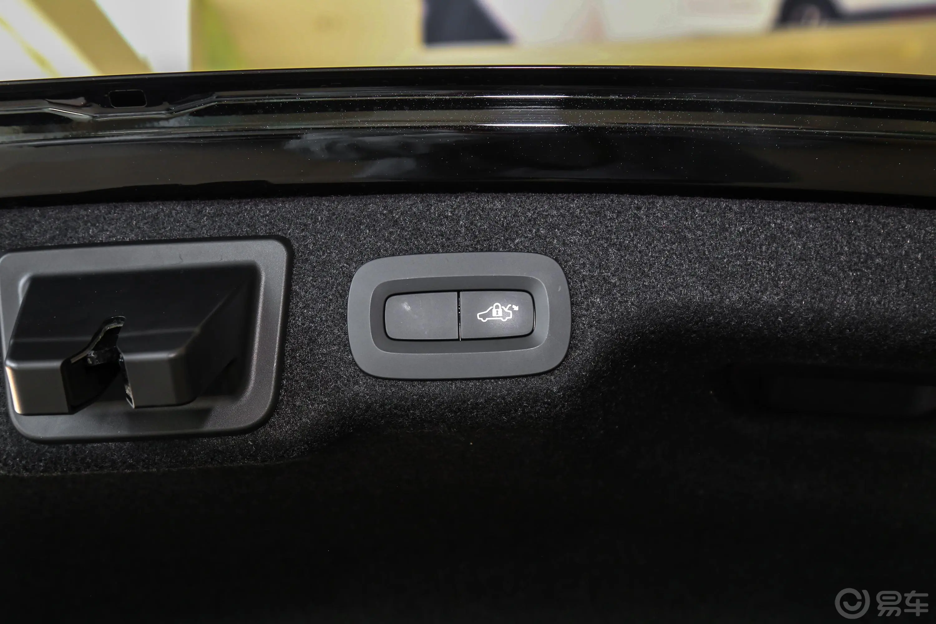 沃尔沃S90T5 智远版电动尾门按键（手动扶手）