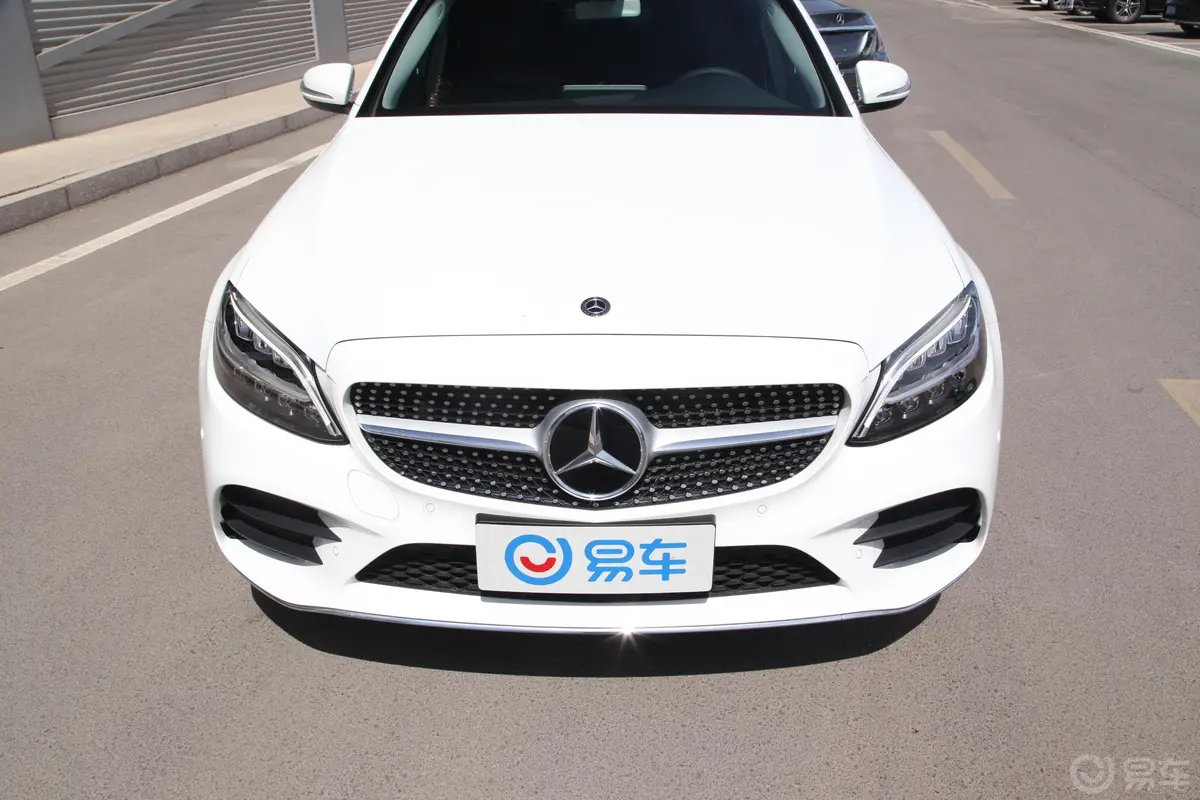 奔驰C级改款 C 260 L 4MATIC 运动轿车外观