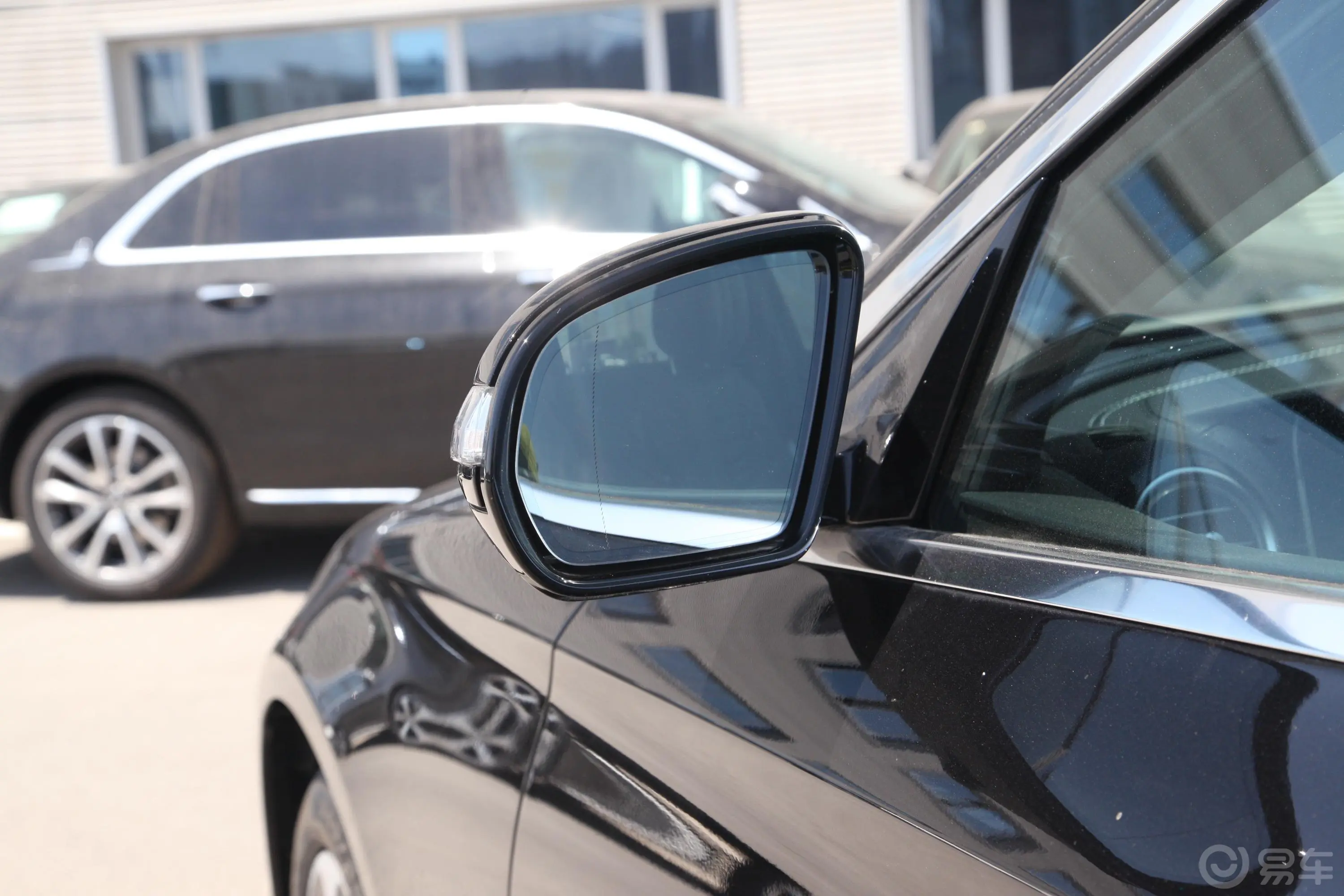 奔驰E级改款 E 300 L 豪华版 运动轿车后视镜镜面