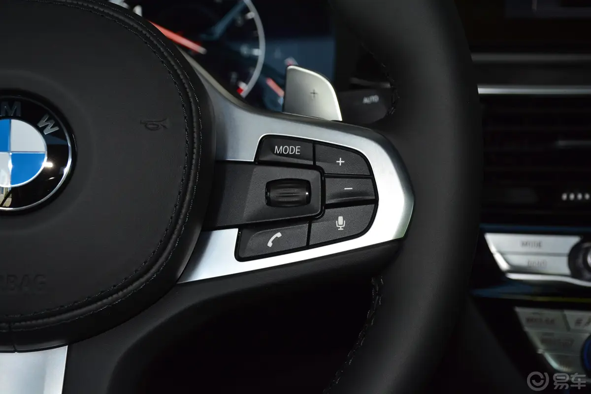 宝马5系改款 530Li 领先型 M运动套装右侧方向盘功能按键