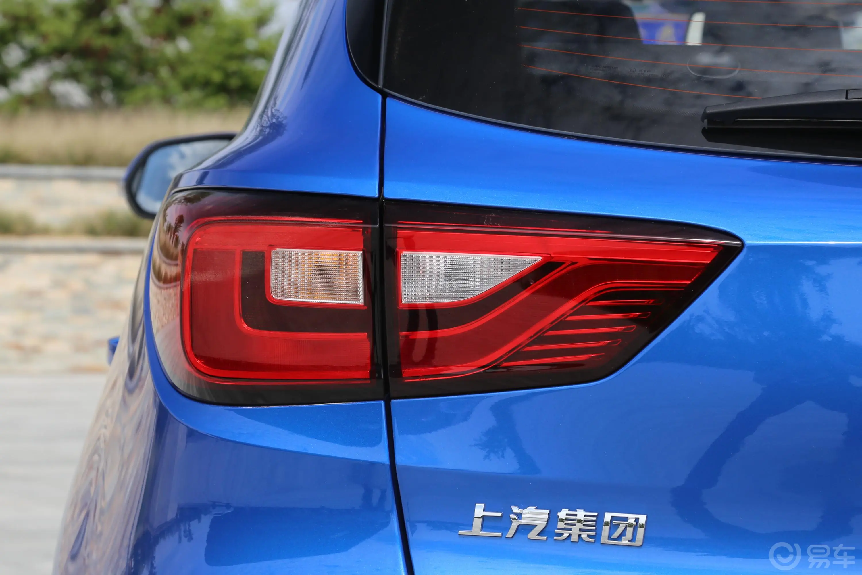 名爵ZS1.5L 手动 65寸巨幕天窗版 国V外观