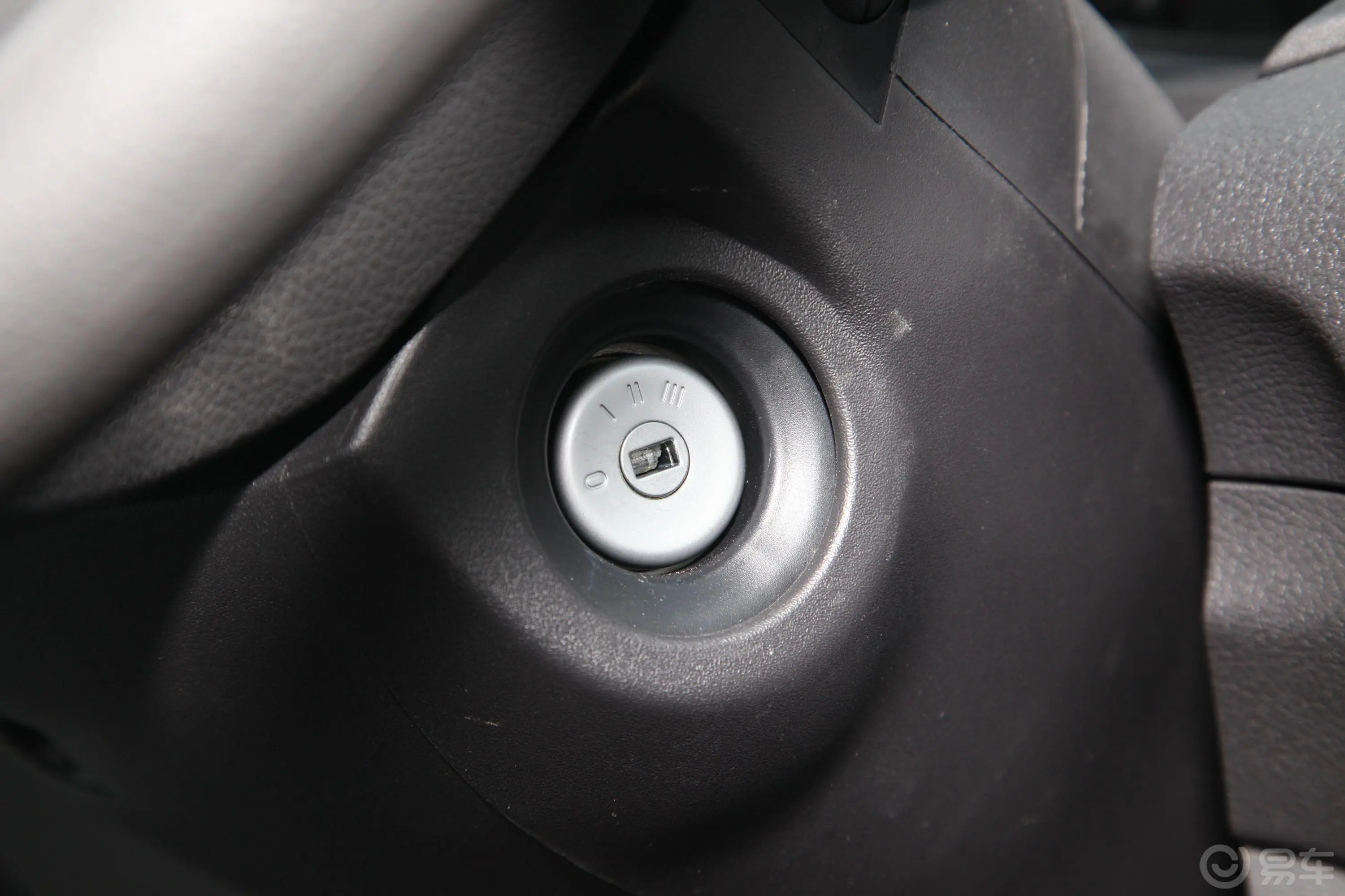 全顺2.0T 手自一体 低顶短轴距 多功能商用车 汽油 国Ⅴ钥匙孔或一键启动按键