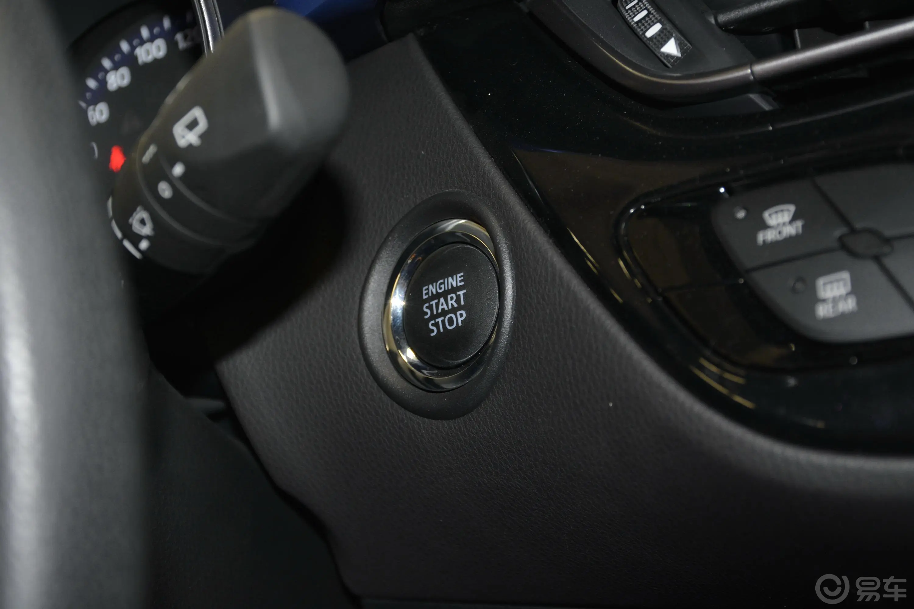丰田C-HR2.0L CVT 酷越领先版 国VI钥匙孔或一键启动按键