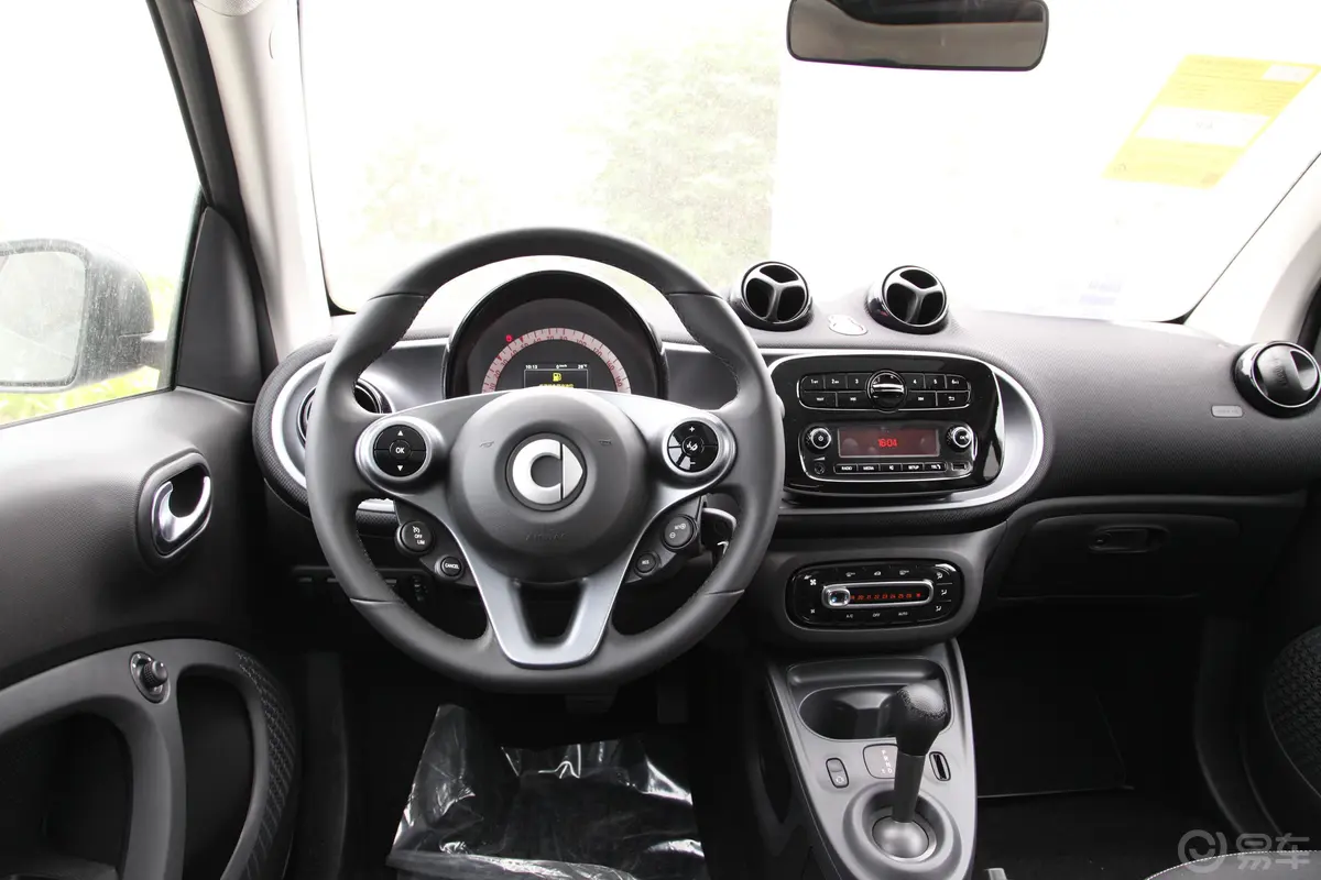 smart fortwo0.9T 66千瓦硬顶风擎版 国VI驾驶位区域