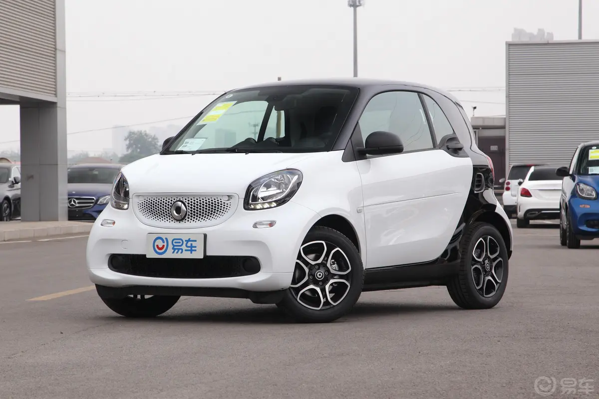 smart fortwo0.9T 66千瓦硬顶风擎版 国VI侧前45度车头向左水平