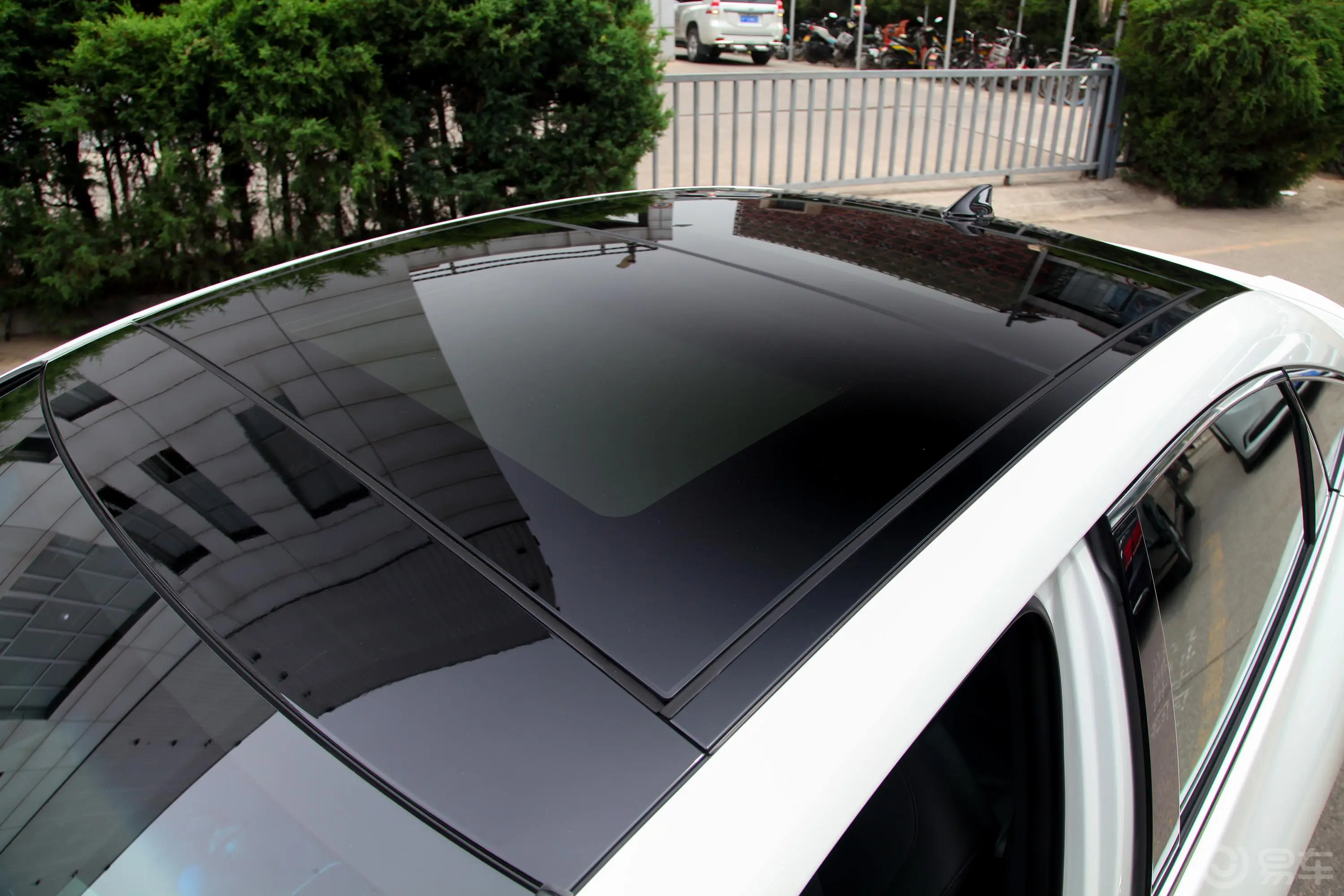 亚洲龙2.5L 手自一体 Touring尊贵版 国VI天窗