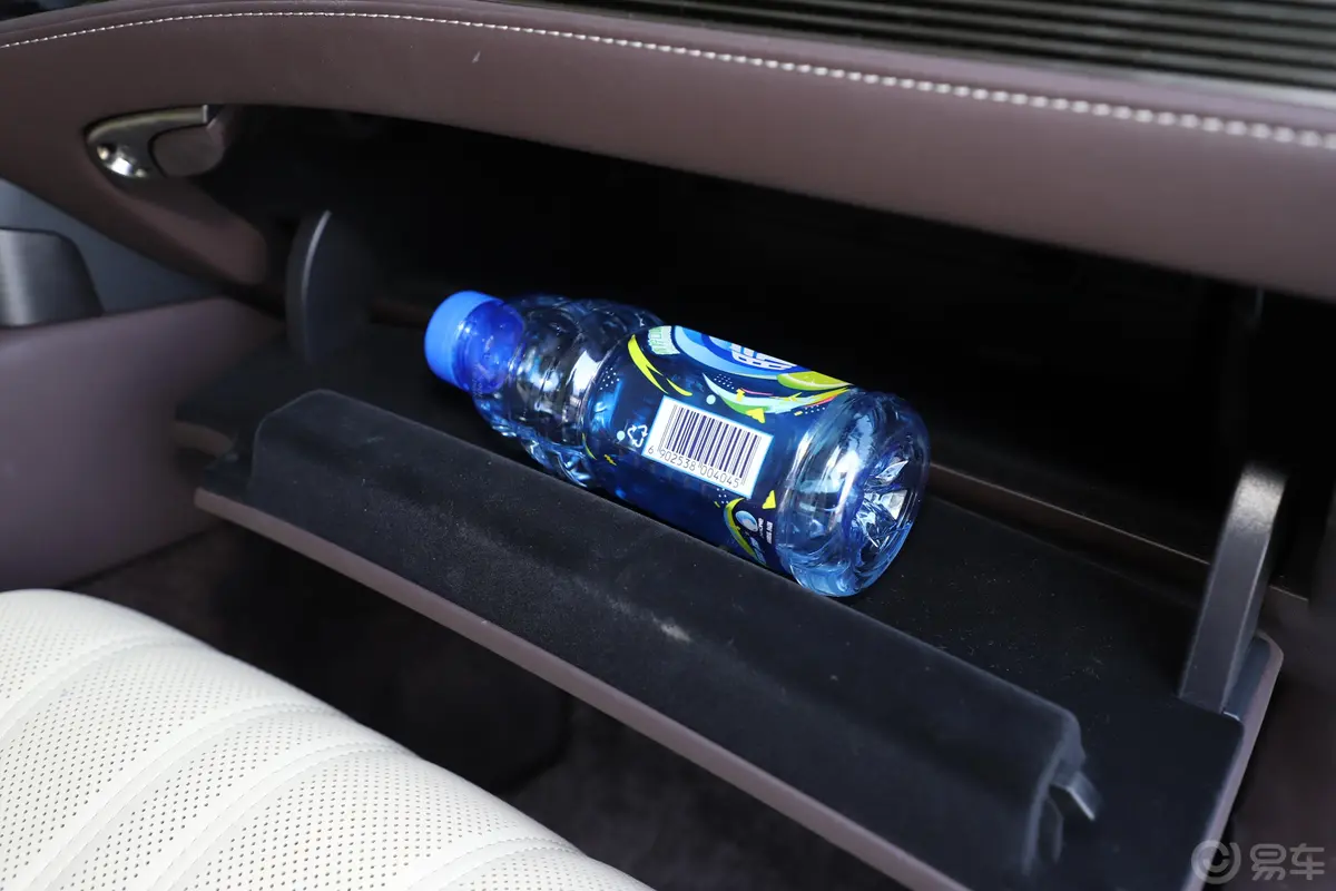 雷克萨斯LS350 豪华版 国VI手套箱空间水瓶横置