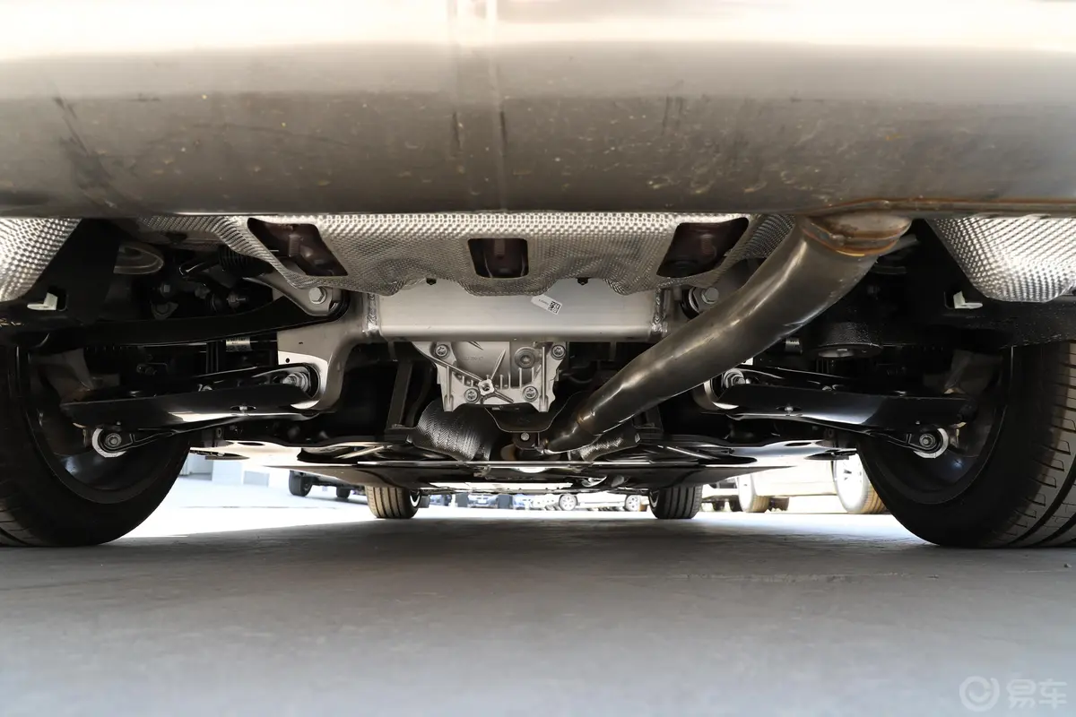 宝马5系改款 530Li xDrive M运动套装后悬架整体
