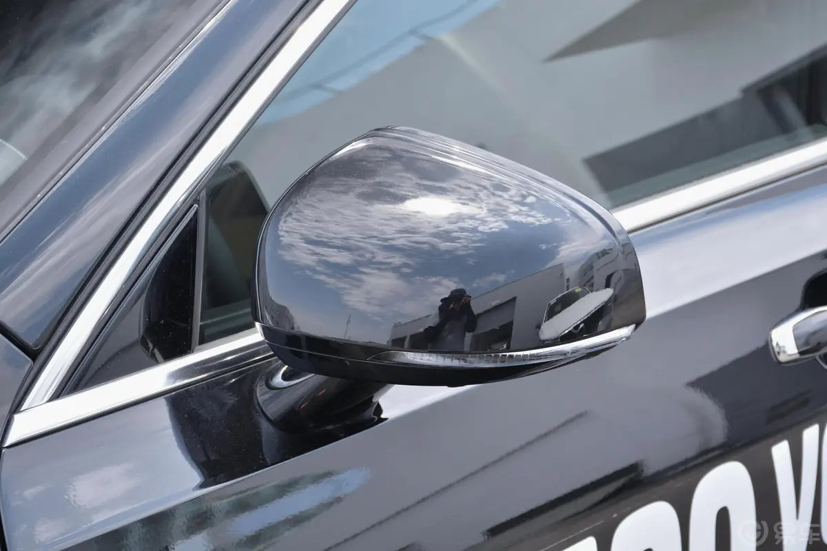 沃尔沃S90T5 智雅豪华版主驾驶后视镜背面