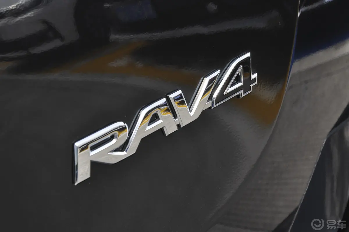 RAV4荣放2.0L CVT 两驱 风尚X限量版 国VI外观