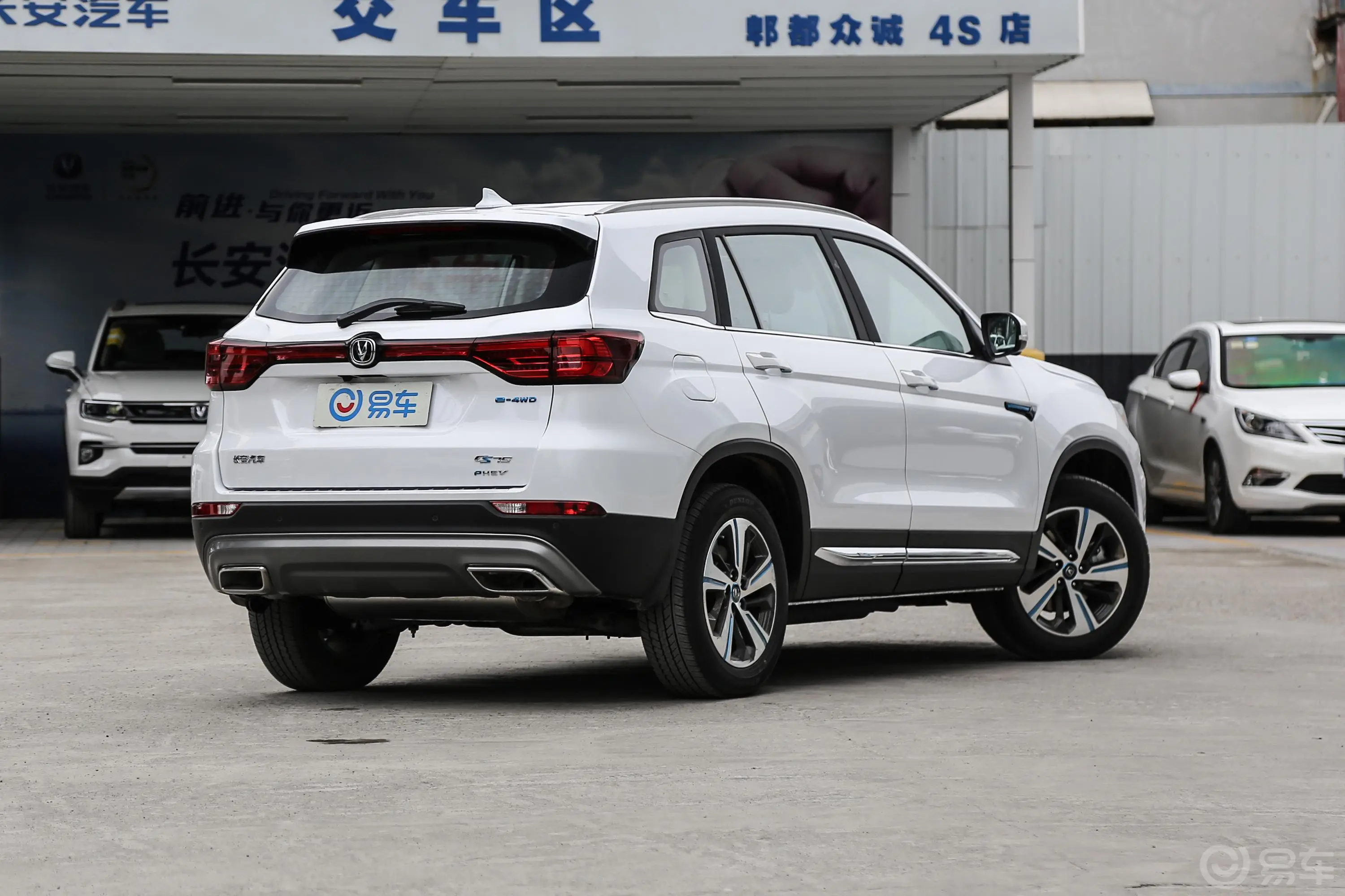 长安CS75 PHEV1.5T 进取版 国V侧后45度车头向右水平