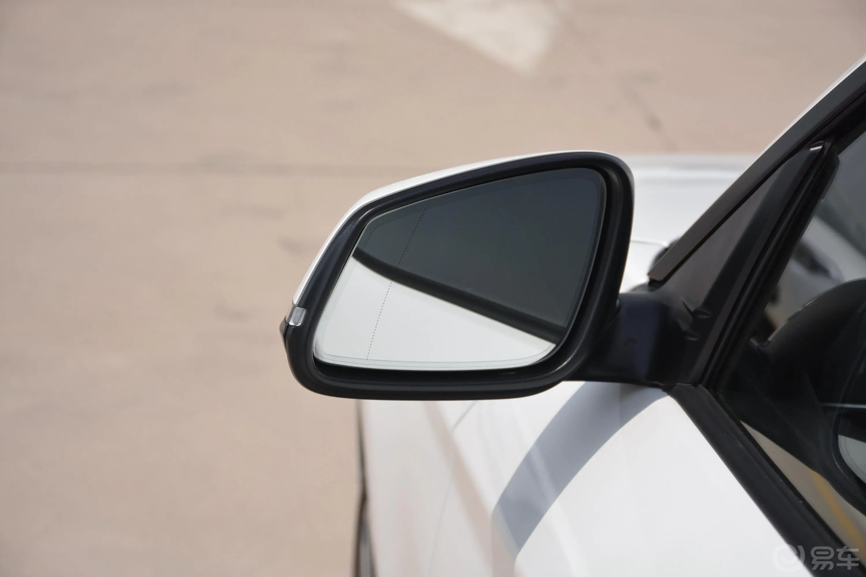 宝马2系双门轿跑车 225i 尊享型M运动套装后视镜镜面