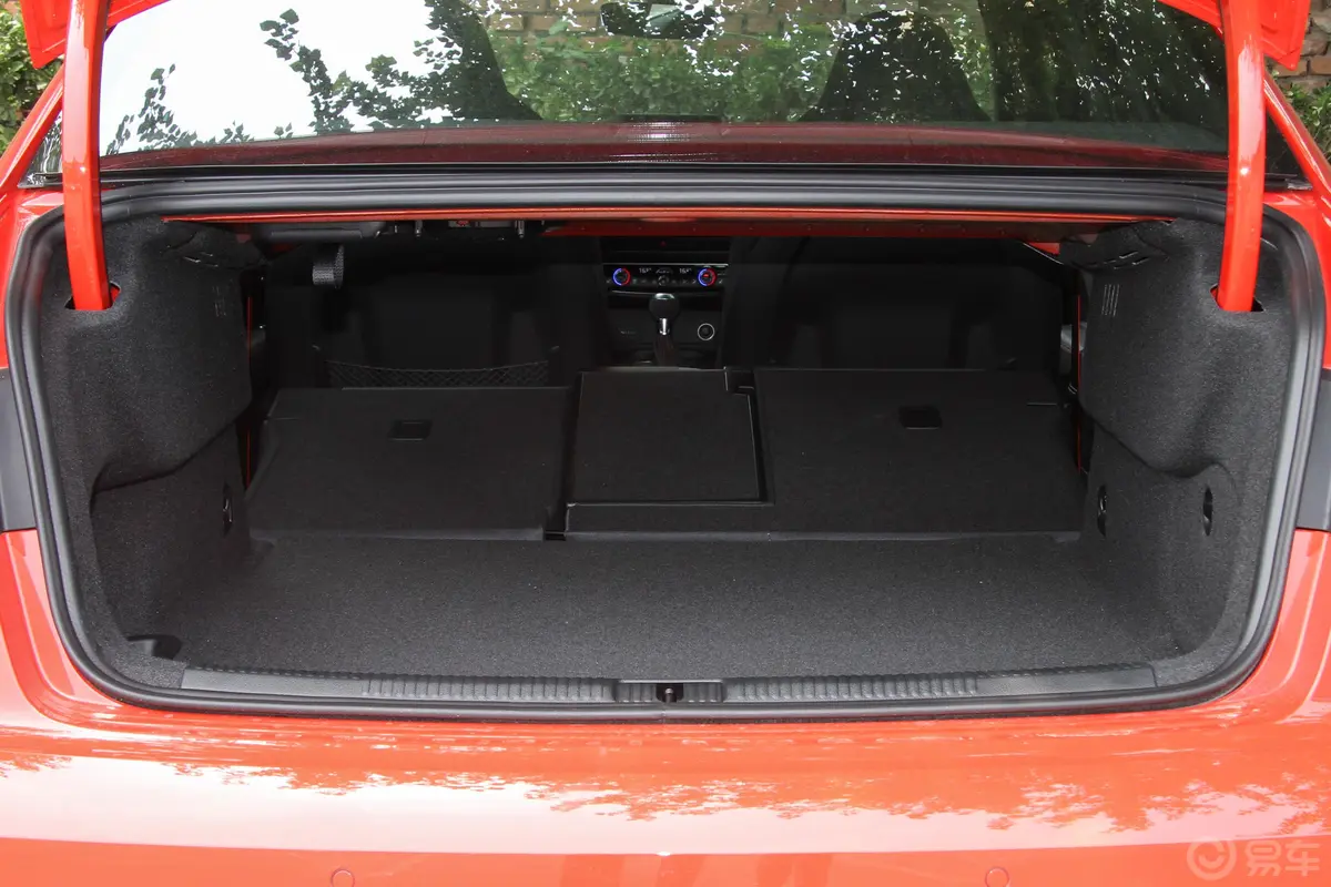 奥迪RS 32.5T Limousine空间