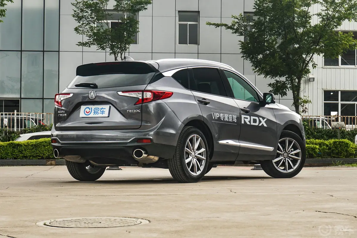 讴歌RDX2.0T 手自一体 两驱 尊享版 国V侧后45度车头向右水平