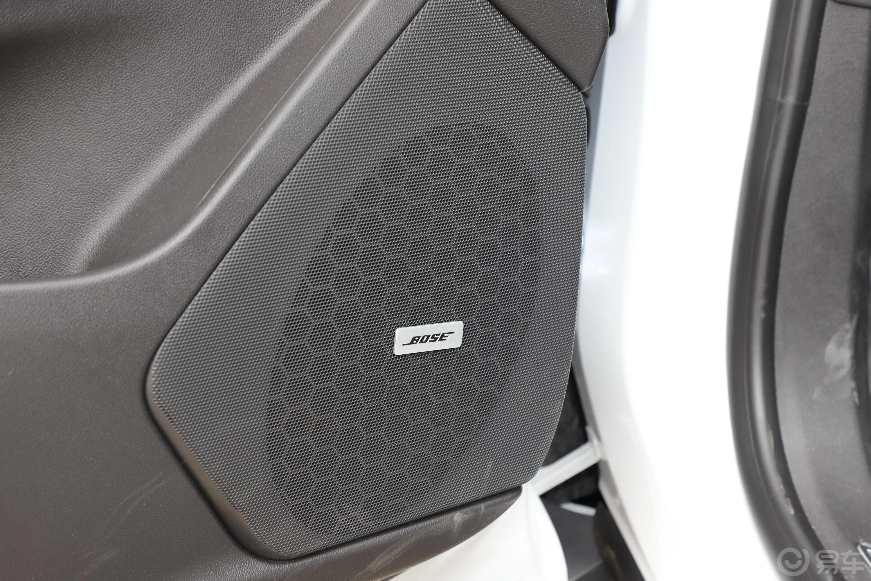 凯迪拉克XT528T 四驱 领先运动型音响和品牌