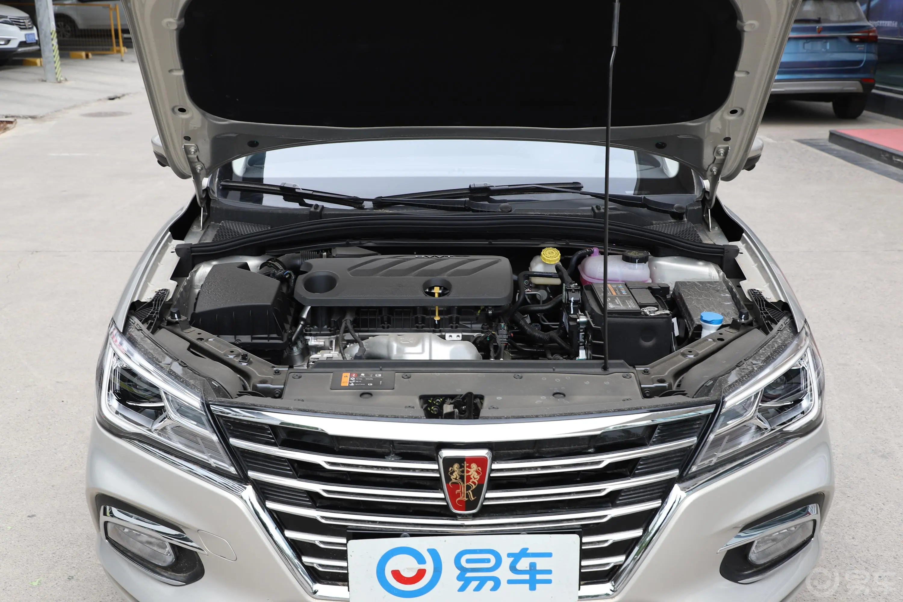 荣威i51.5L CVT 4G互联领豪旗舰版外观