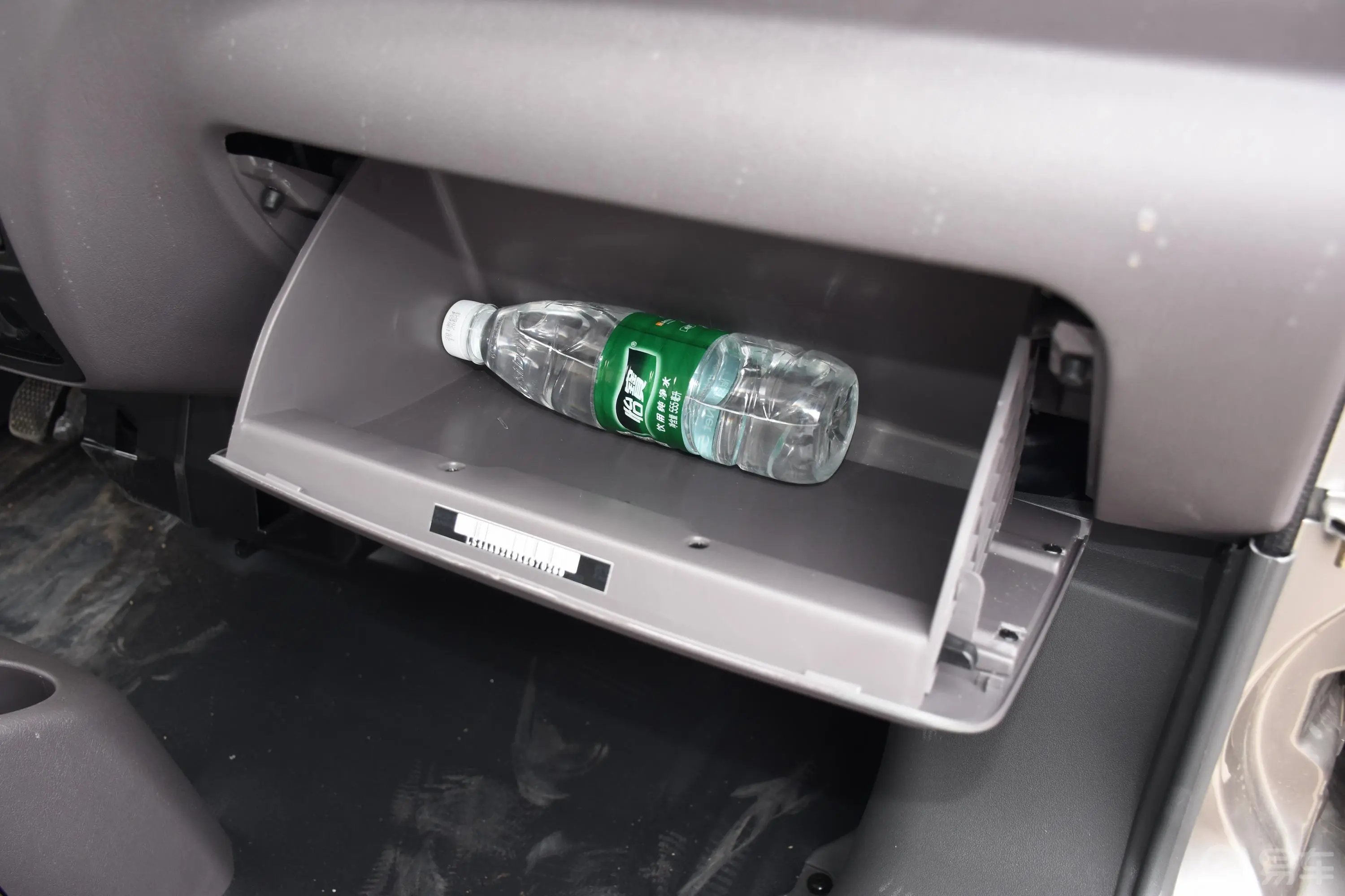 长安V31.2L 手动 汽油 DK12 2座 国V手套箱空间水瓶横置