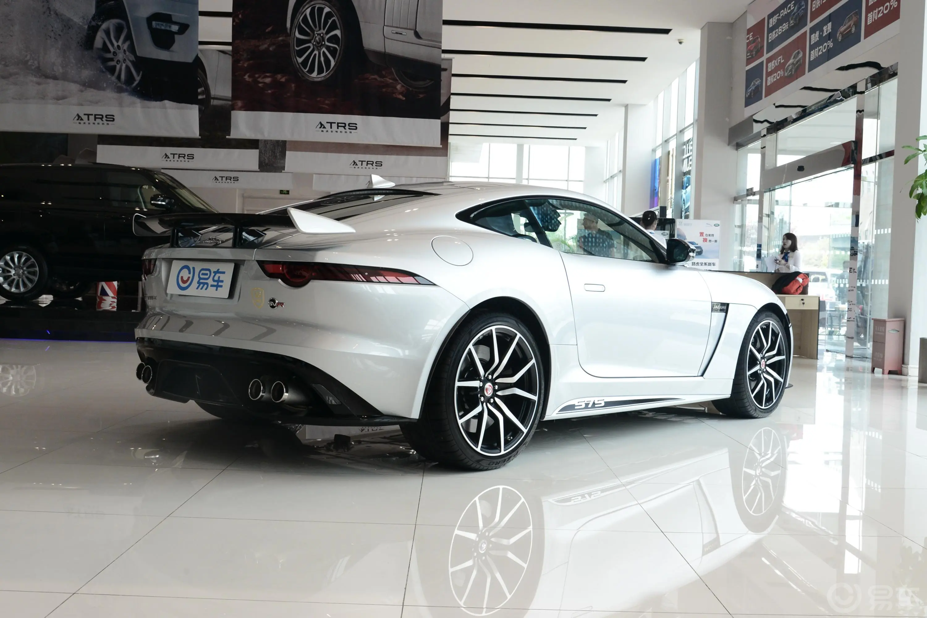 捷豹F-TYPE5.0T 四驱 SVR 硬顶版侧后45度车头向右水平