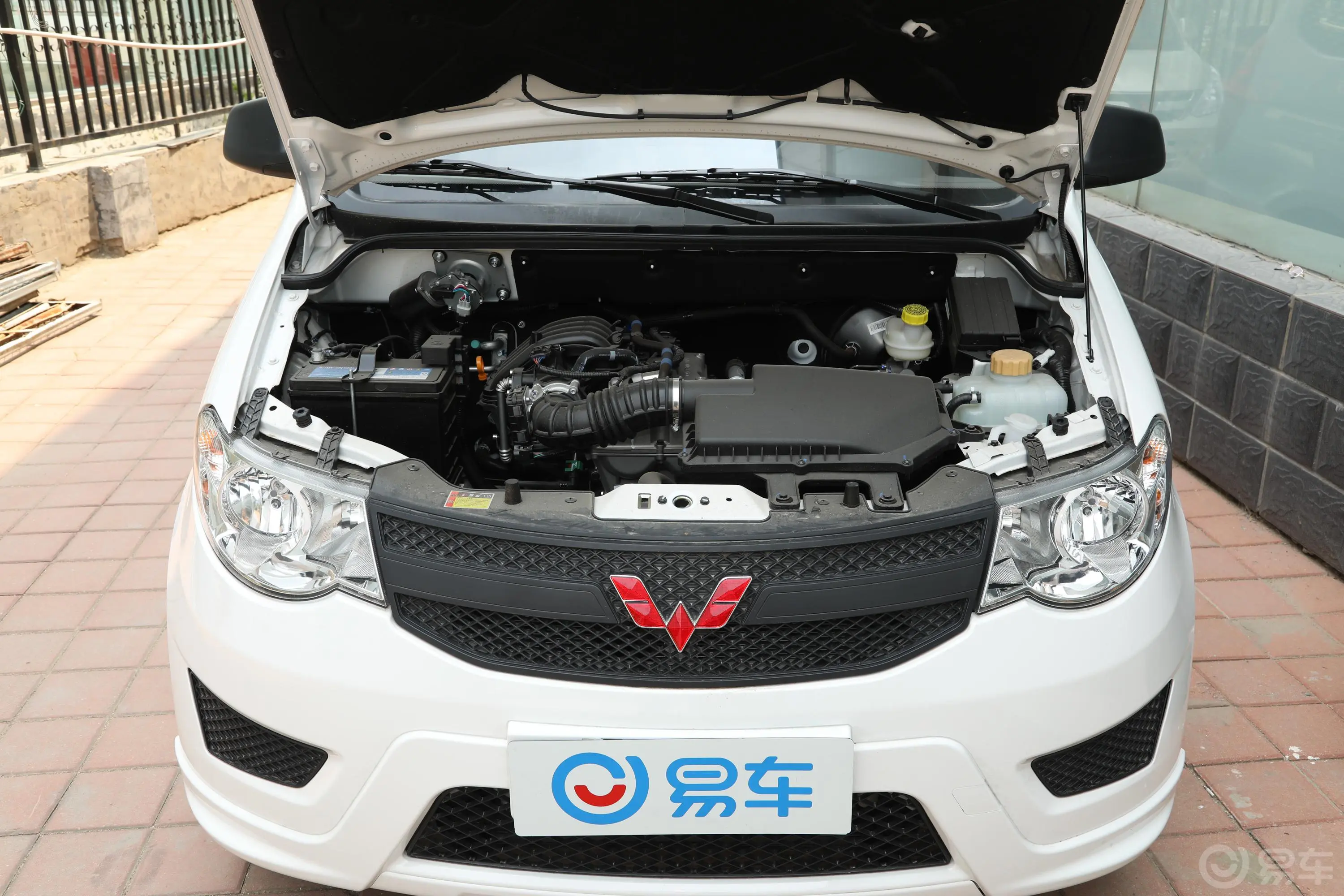 五菱宏光S经典版 1.2L 手动 基本型 国V发动机舱整体