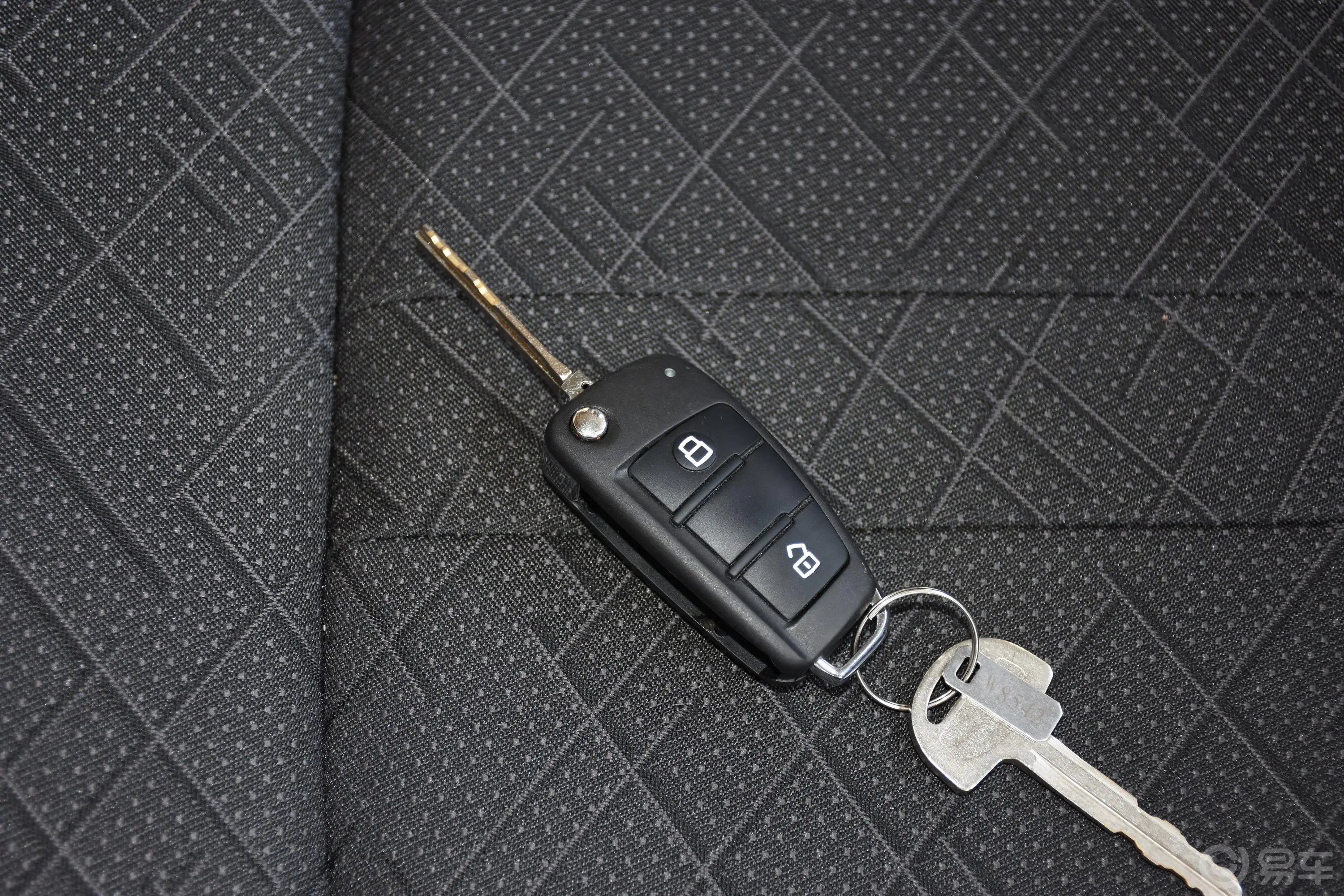 瑞迈S标轴版 2.0T 手动 两驱 豪华款 汽油 国V钥匙正面