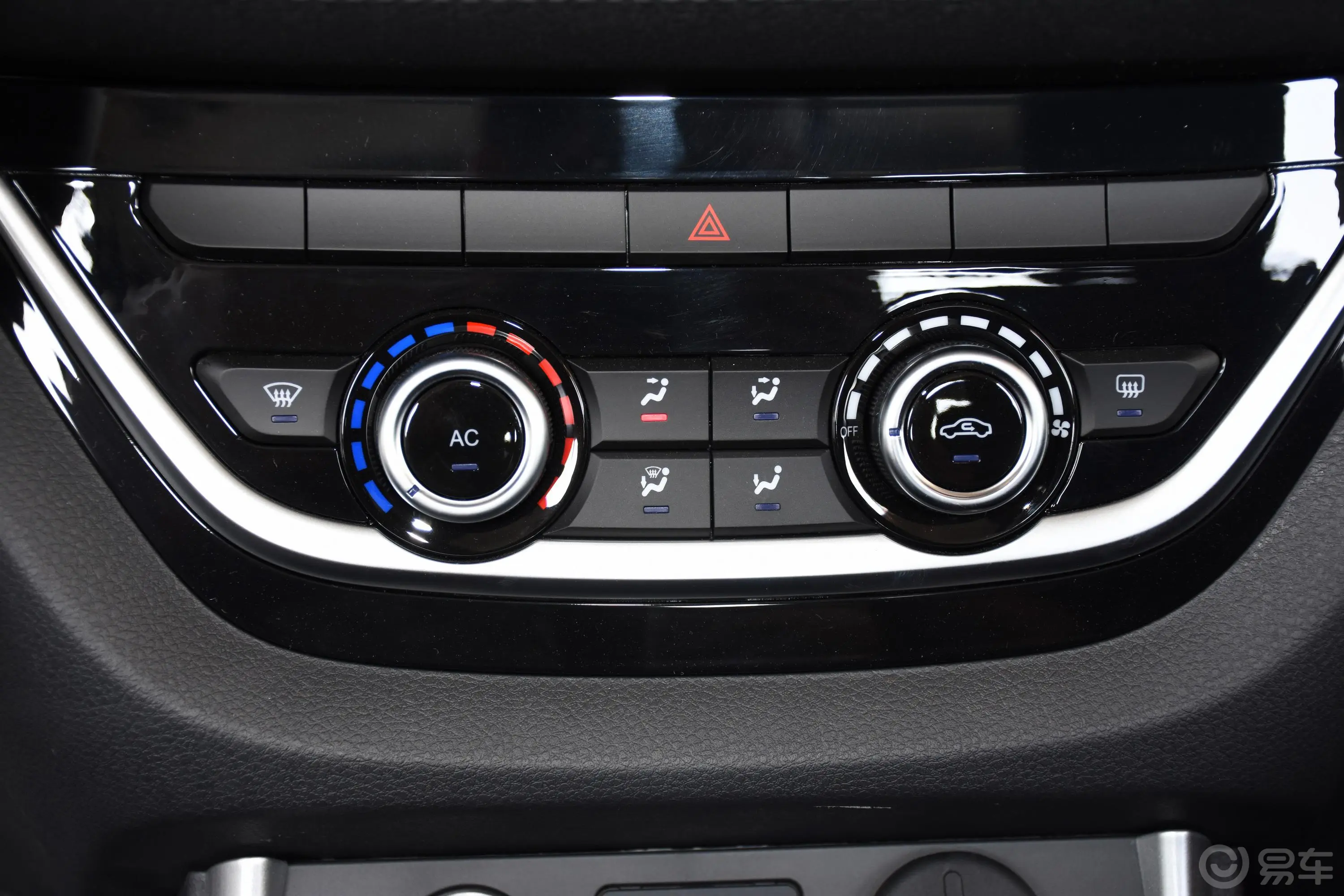 瑞迈S标轴版 2.0T 手动 两驱 豪华款 汽油 国V空调