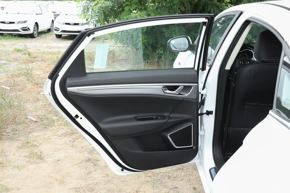 帝豪GL1.5TD 双离合 精英智享型驾驶员侧后车门