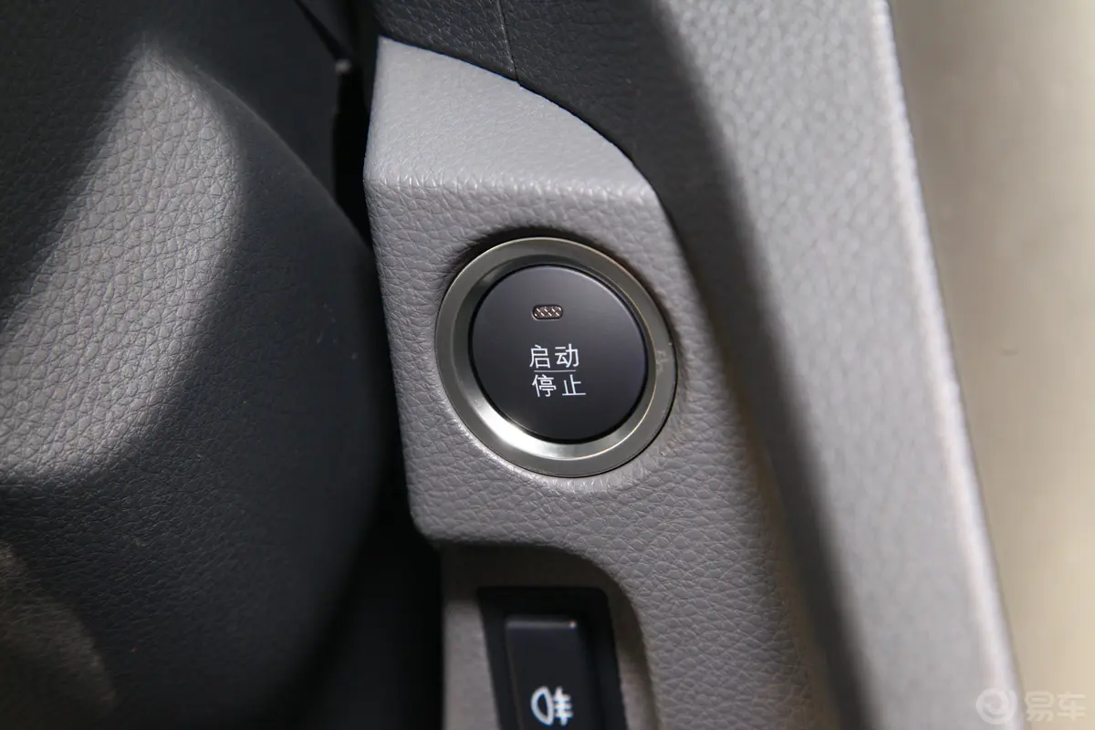 比亚迪T3顶配版钥匙孔或一键启动按键