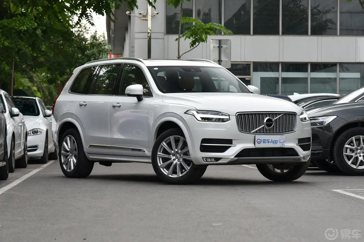 沃尔沃XC90T5 智逸版 7座 国Ⅵ侧前45度车头向右水平