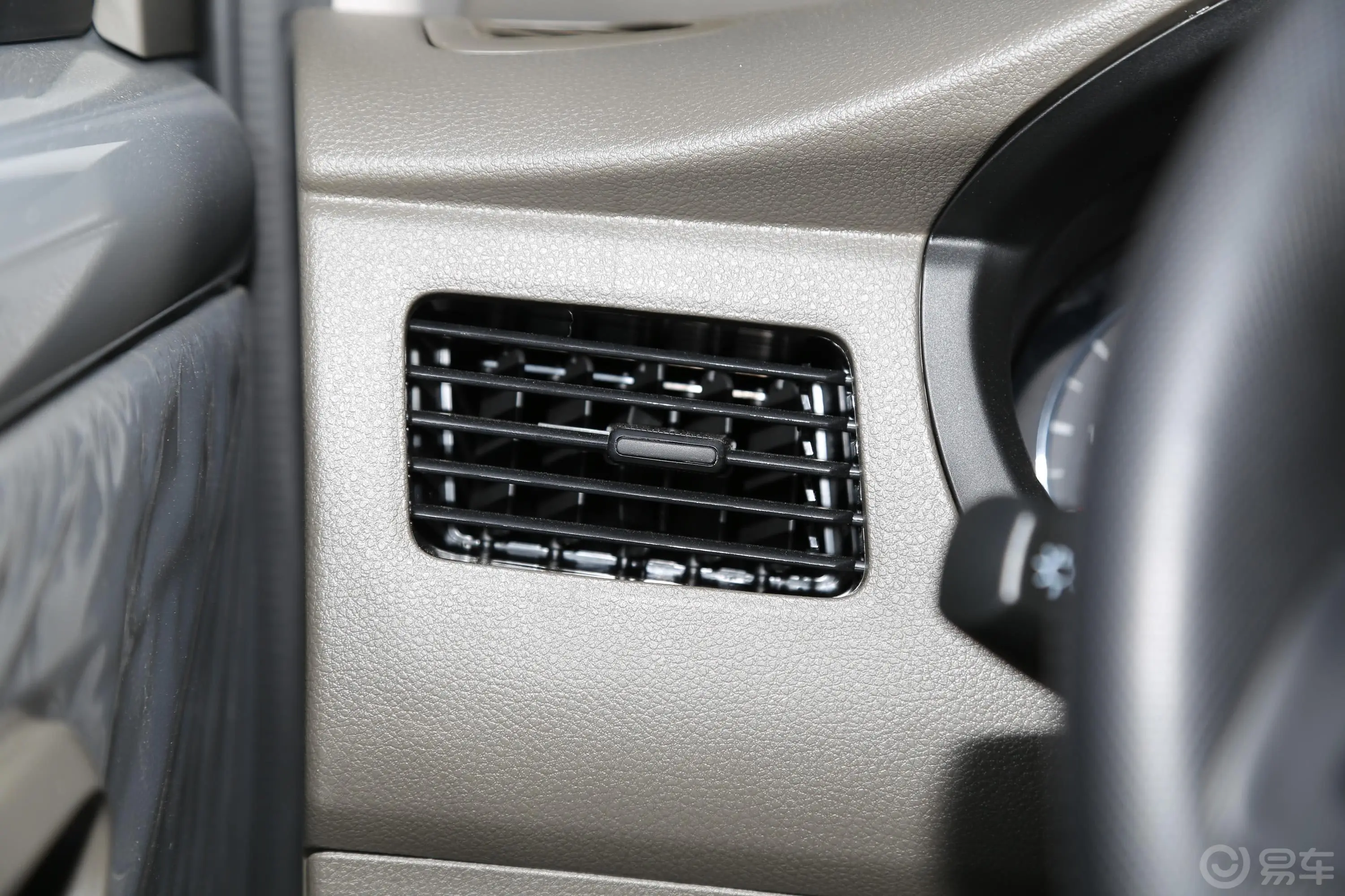 五菱荣光V1.5L 手动 实用型 国VI内饰