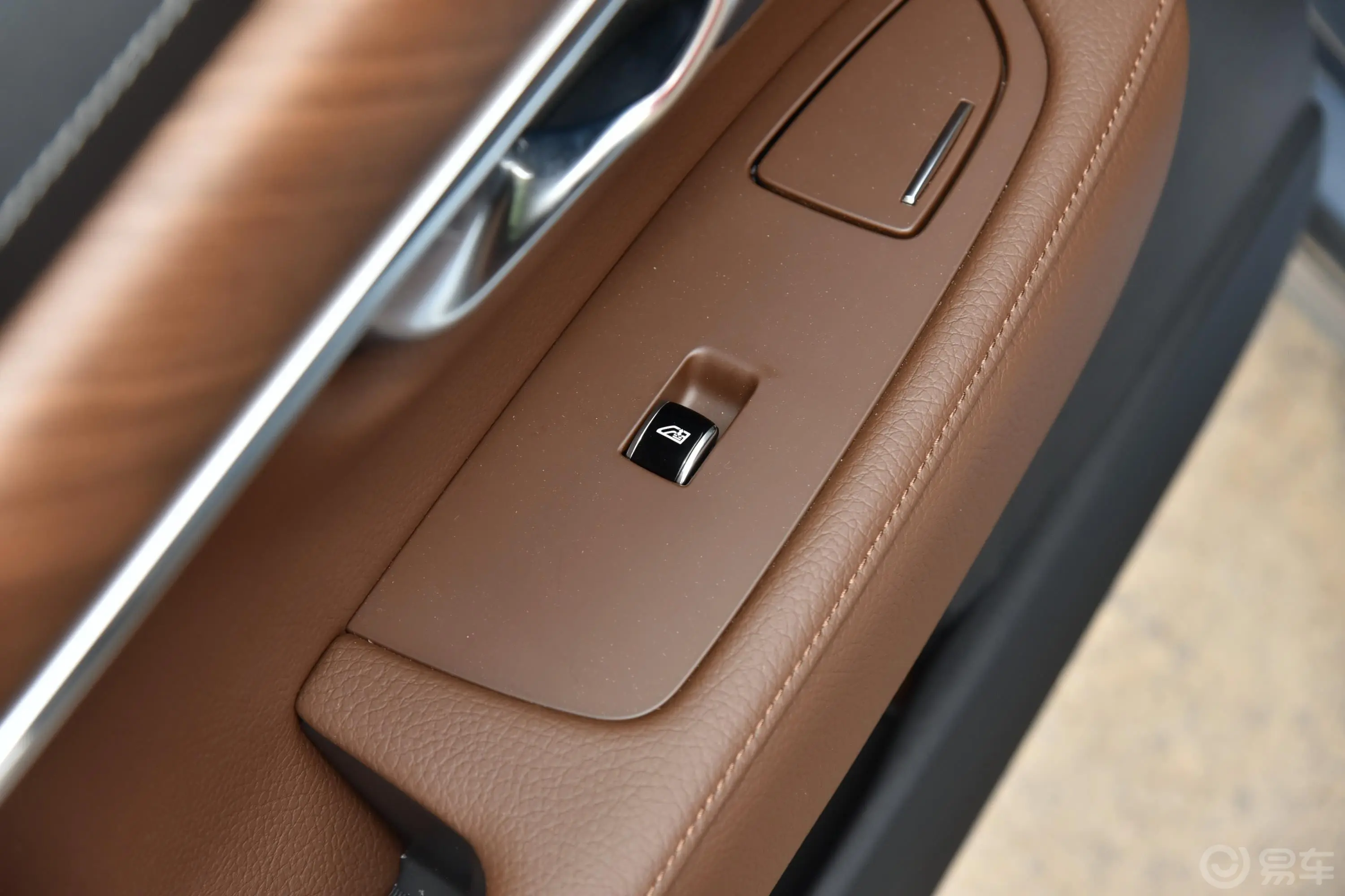 沃尔沃S90新能源T8 智雅版 国Ⅵ后车窗调节