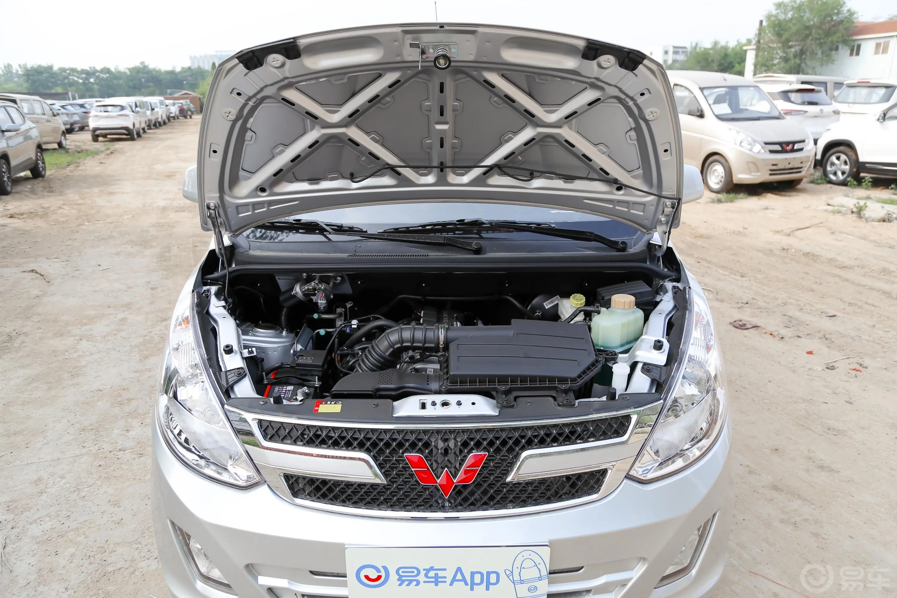 五菱荣光V1.5L 手动 标准型 国VI发动机舱整体