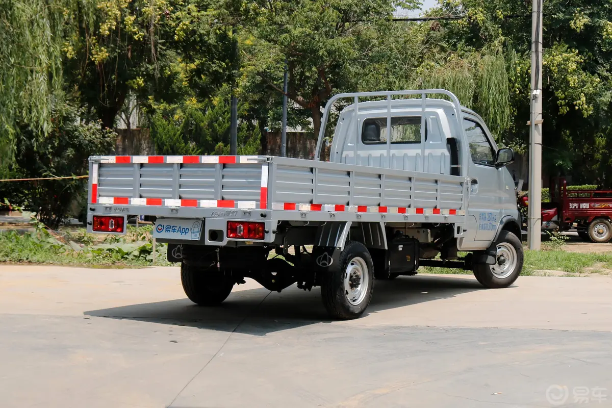 神骐T20T20L 载货车单排 1.5L 手动 舒适版 3.6米货箱侧后45度车头向右水平
