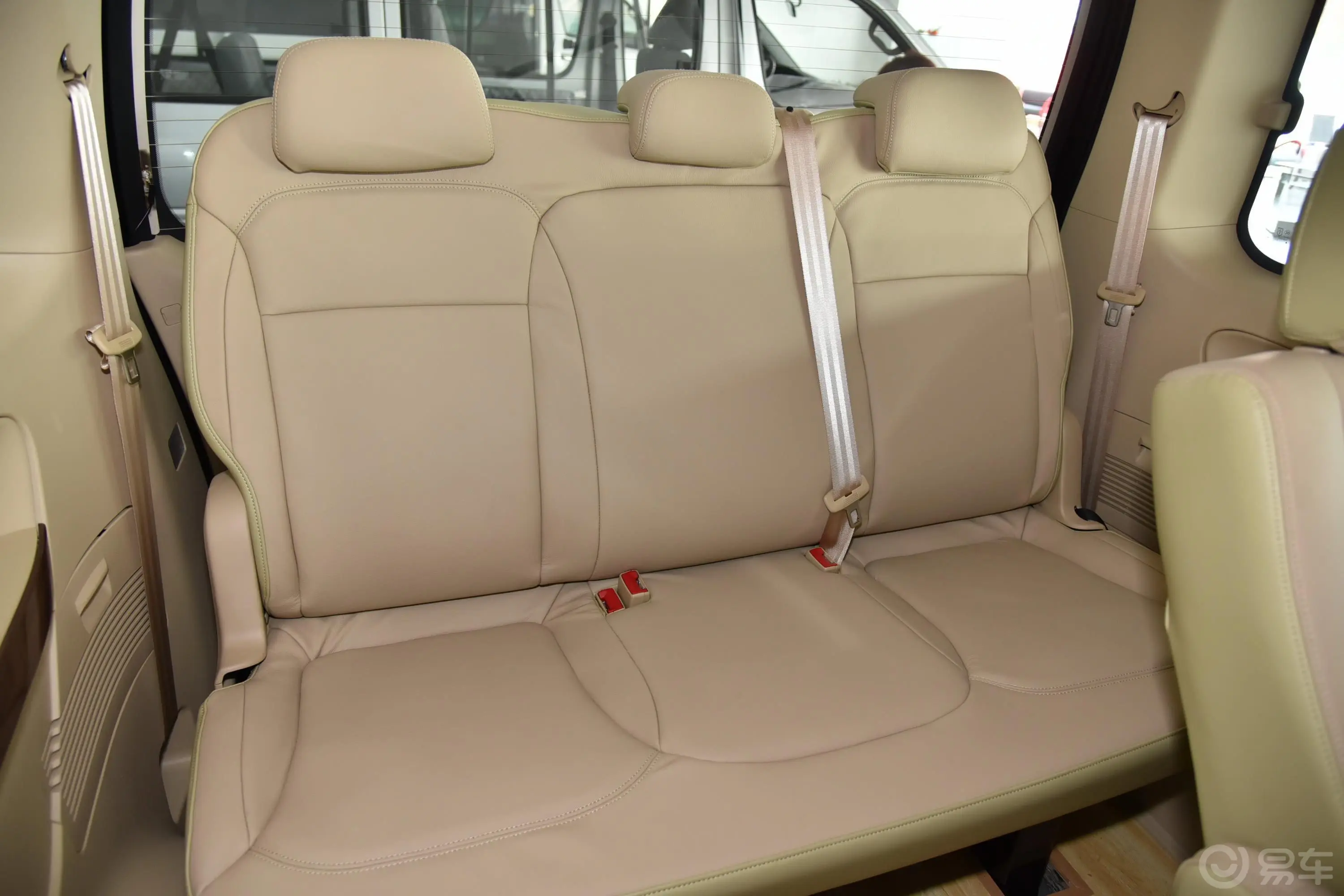 阁瑞斯2.4L 手动 标准版 9座 长轴 国V第三排座椅