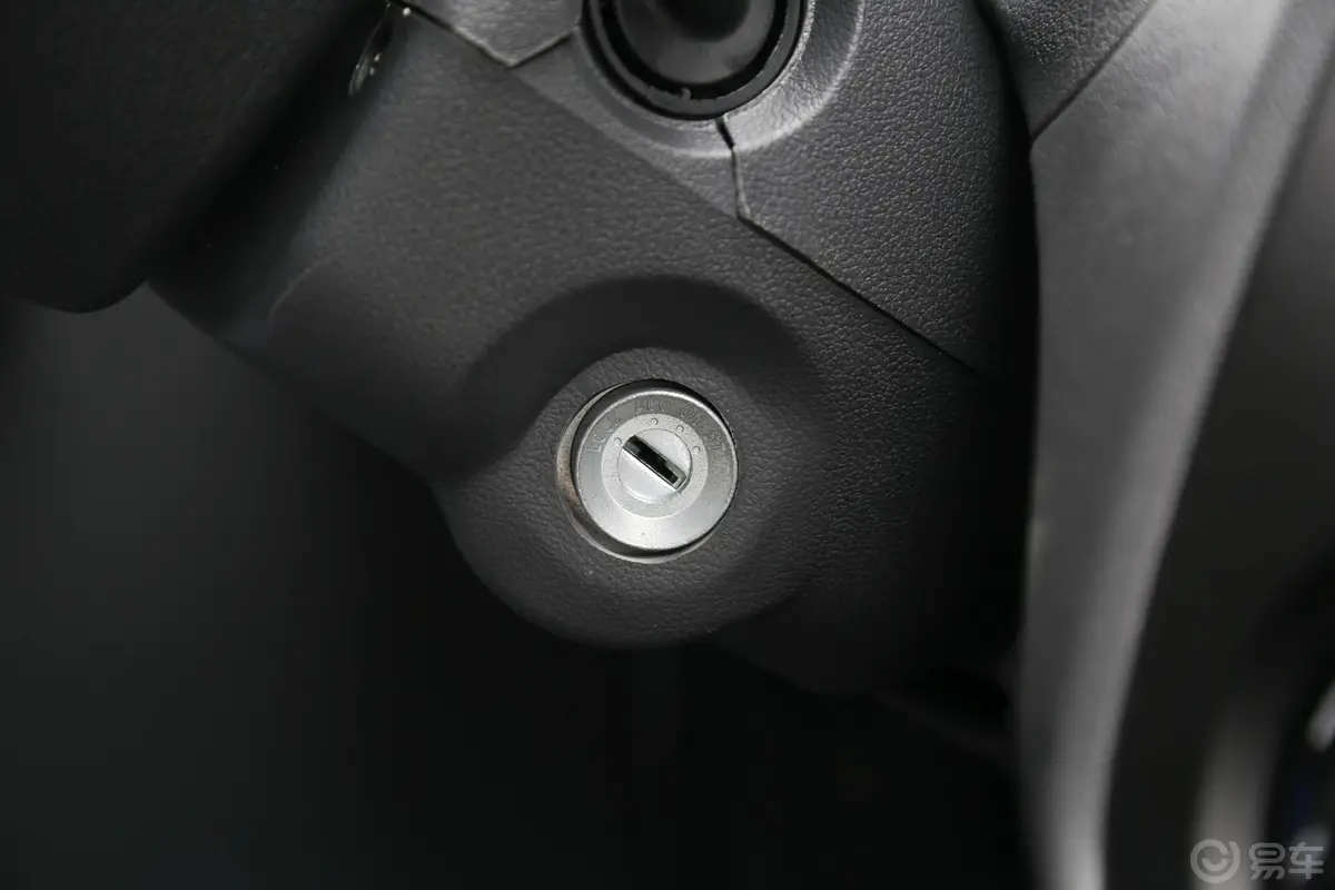 长安星卡1.5L 单排 货车基本版钥匙孔或一键启动按键
